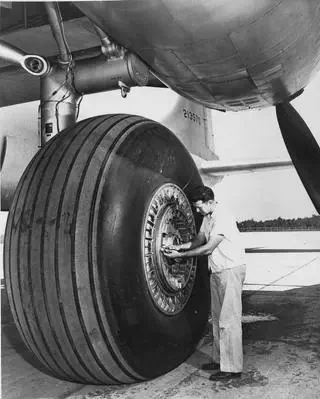 12 Shocking Absolute Units You'll Have to See! đČ 26 Absolute Units of a tire