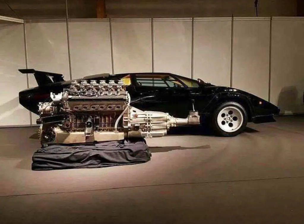 Uncovering 11 Massive Oddities That Will Leave You in Awe! 🐾 20 Absolute Units of engine and gearbox from a Lamborghini Countac