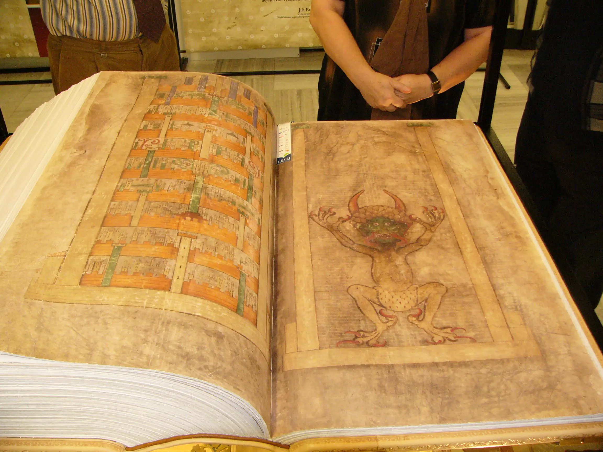 12 Insanely Large Oddities That Will Leave You Amazed! đ€ŻđŸ 25 Absolute Units of a book