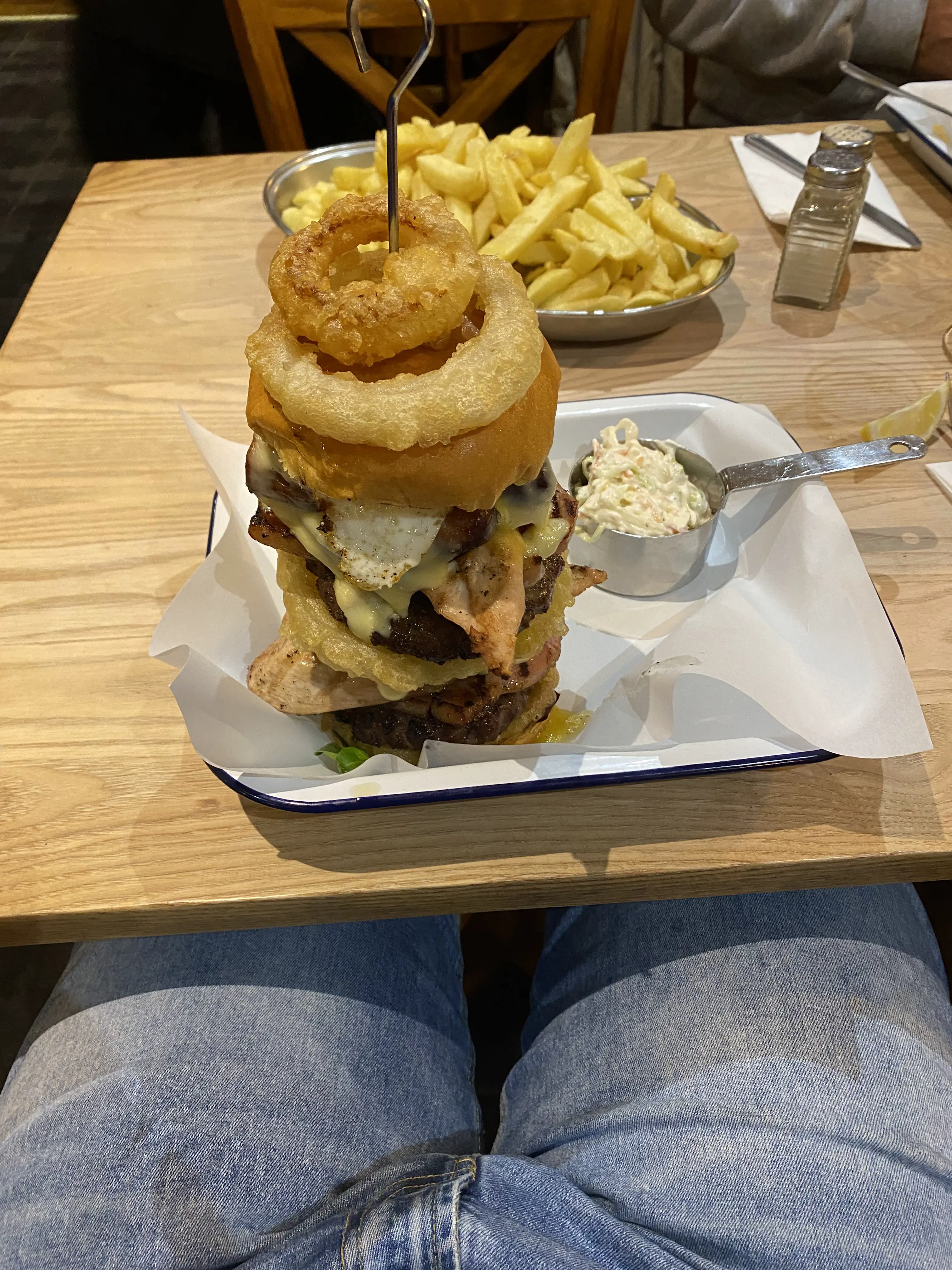 12 Insanely Large Oddities That Will Leave You Amazed! đ€ŻđŸ 24 Absolute Units of A Burger (UK)