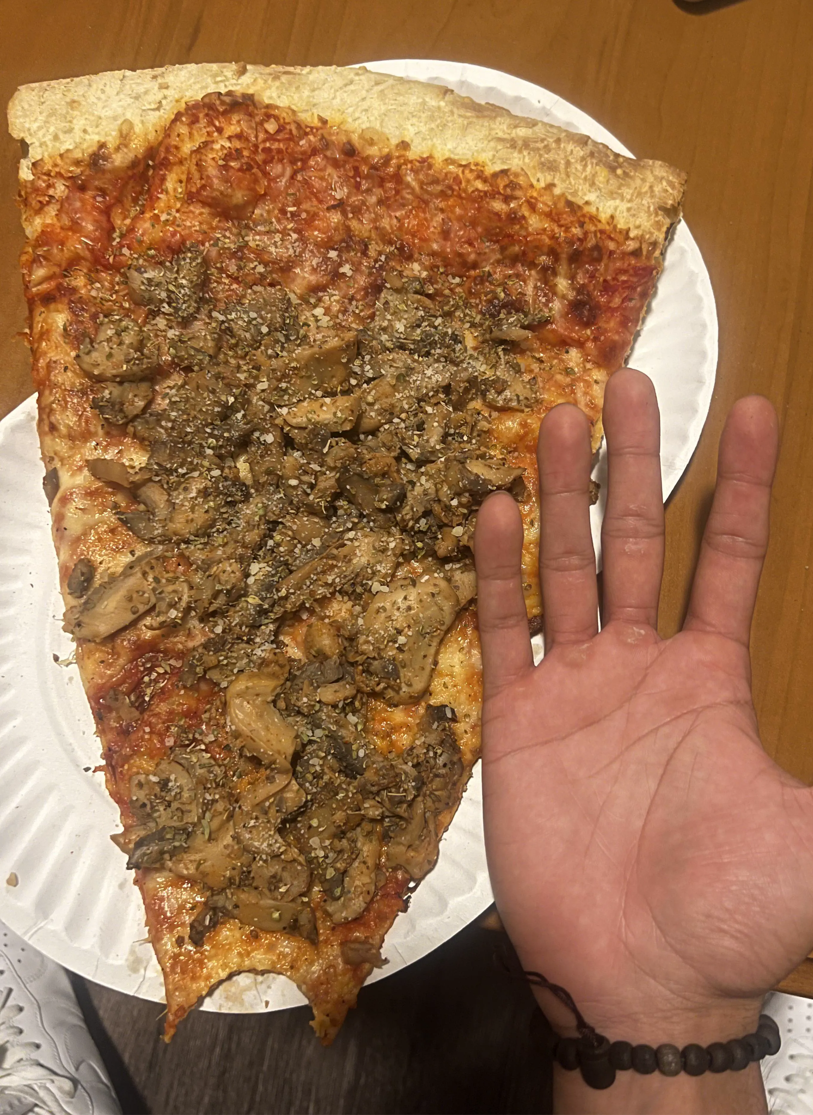 Discover 10 Jaw-Dropping Absolute Units Surpassing Size Norms! đđŸ 15 Absolute Units of a pizza slice (my hand for scale)