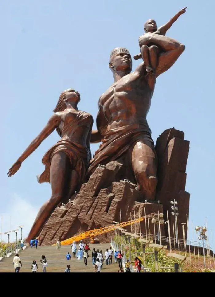 9 Uncommon Oddities That Are Surprisingly Huge! đâš 12 Absolute Units of a statue in Africa