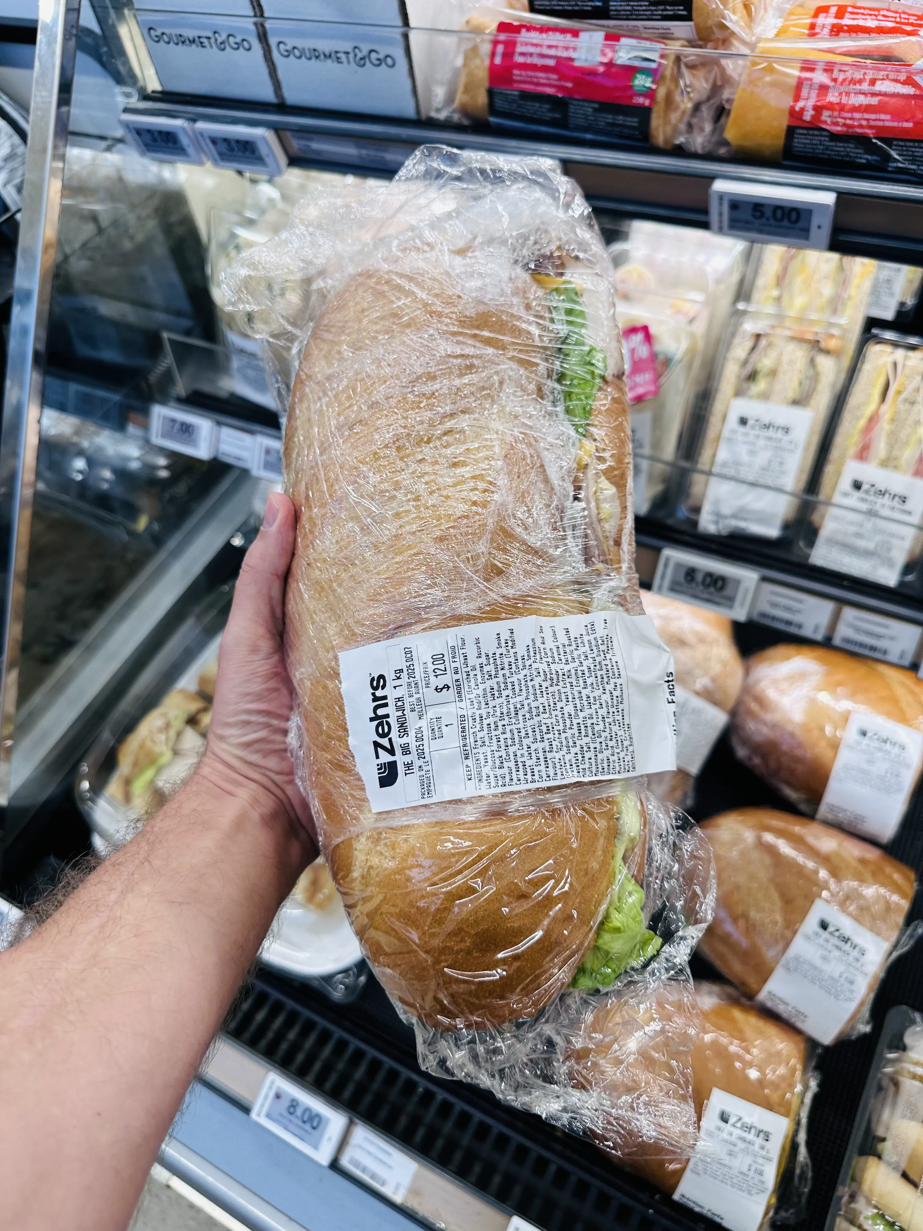 13 Remarkable Oddities That Will Challenge Your View of Size! đŠđ 20 Absolute Units of a sub.