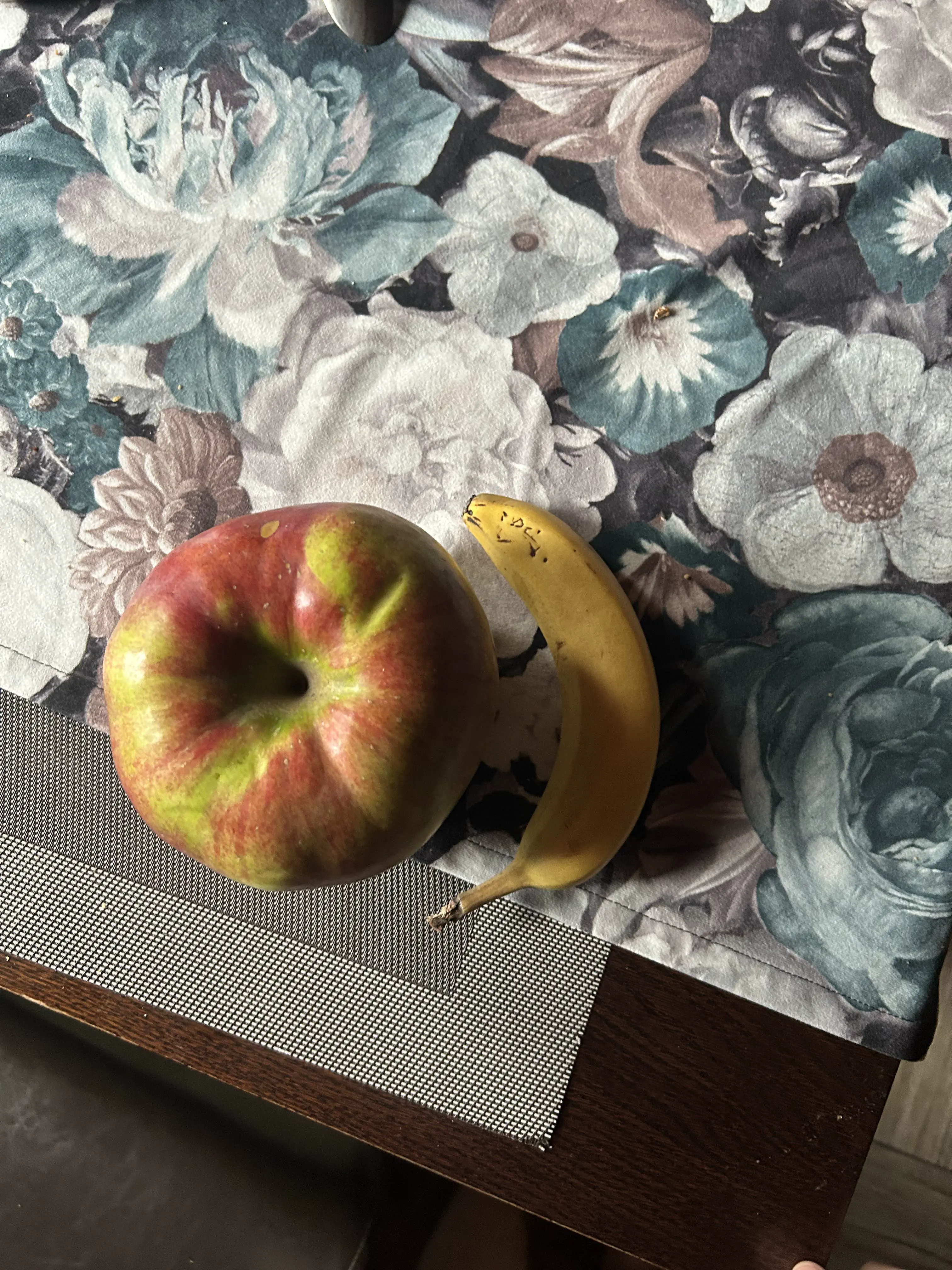 13 Remarkable Oddities That Will Challenge Your View of Size! đŠđ 26 Absolute Units of an apple