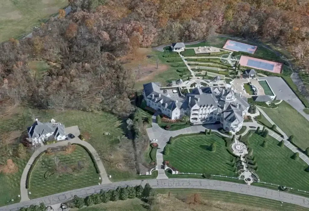 10 Outrageously Huge Oddities You Never Knew Existed! đđŸ 15 absolute units of a 50000 sq ft mansion versus a 5000 sq ft mansion