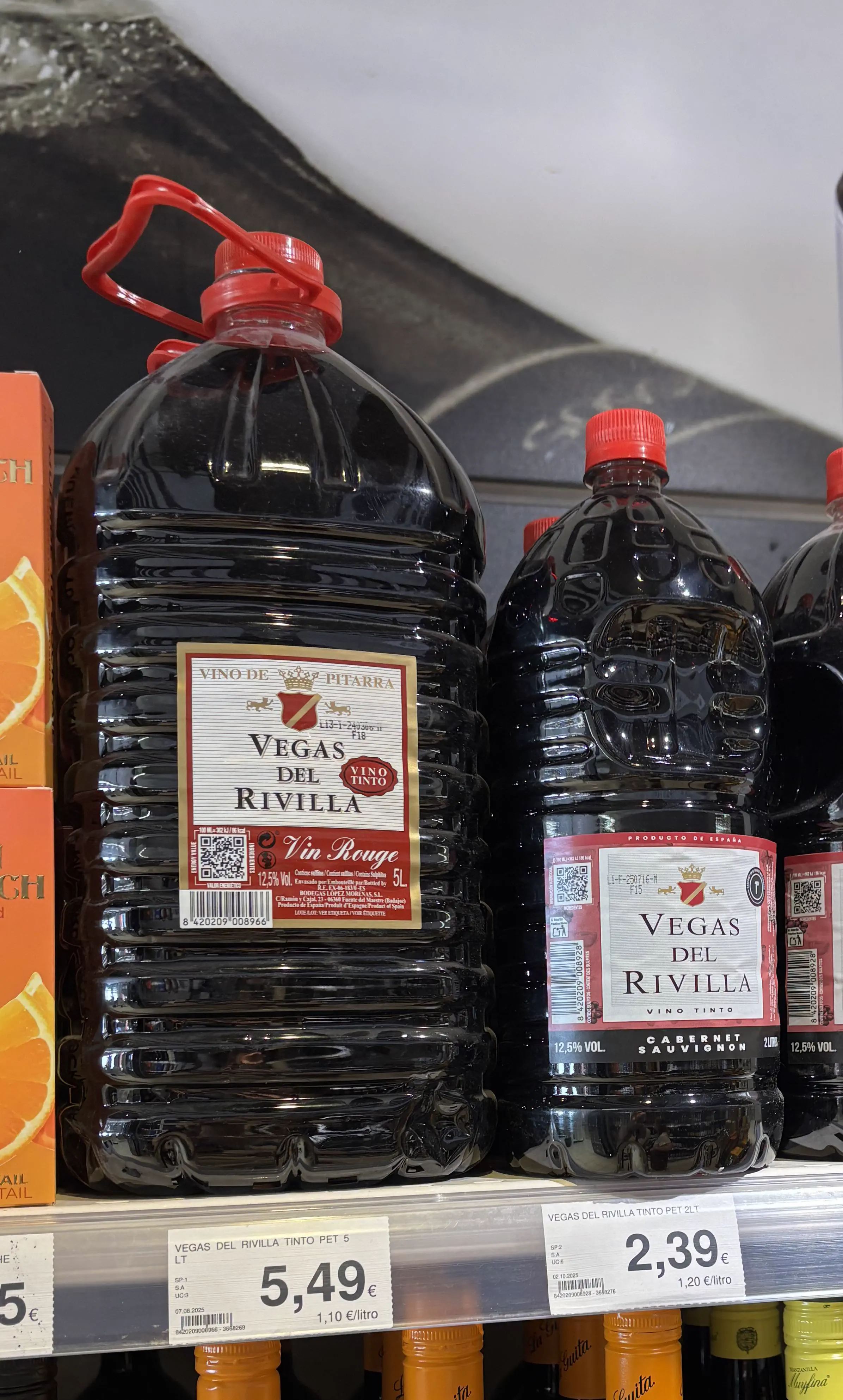 10 Monstrous Oddities That Will Change How You Visualize Size! đ€Żđ 21 Absolute Units of a bottle of wineâŠ