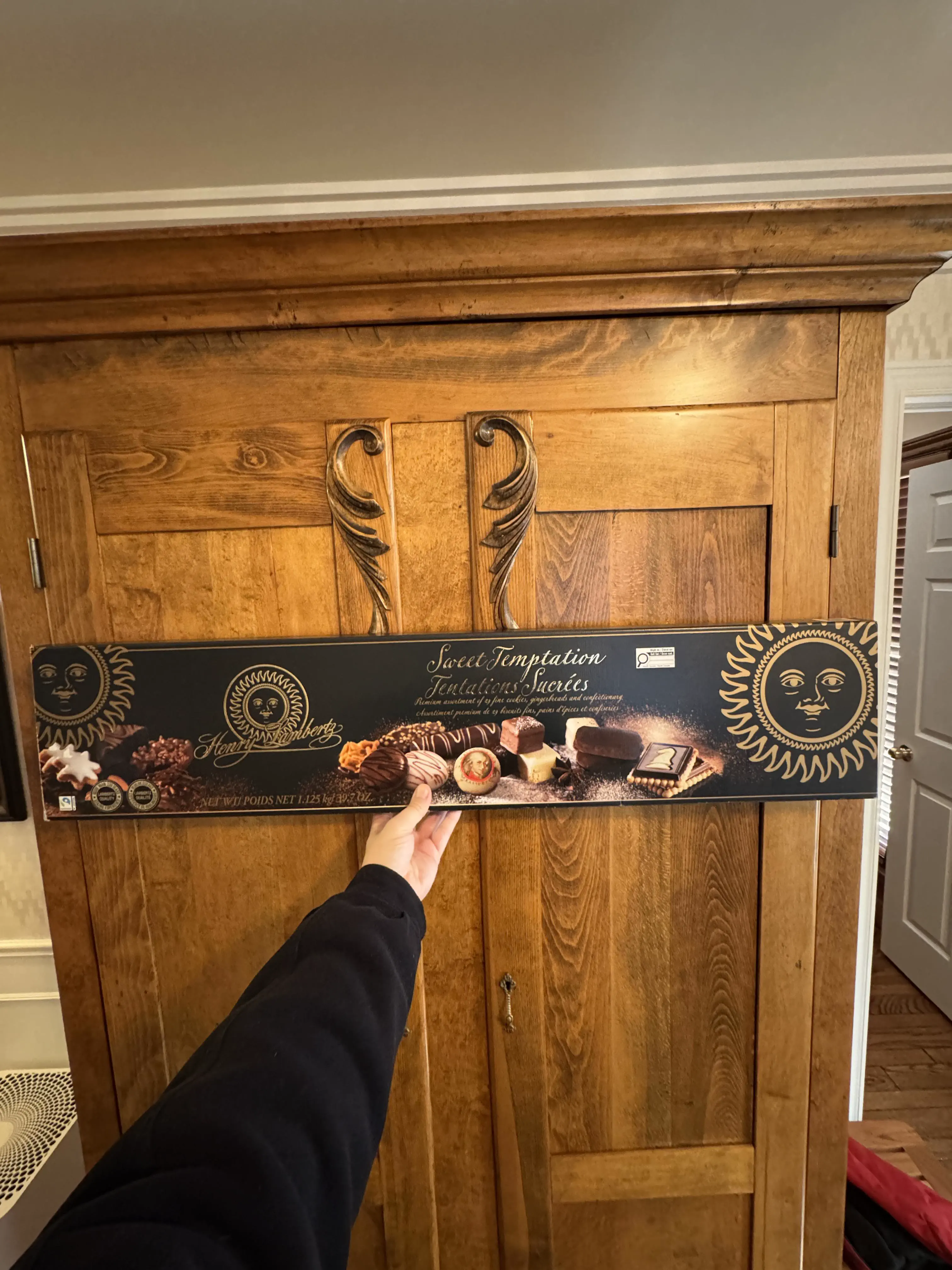 9 Incredible Absolute Units Transforming Size Expectations! đ„ 13 Absolute Units of a box of chocolates