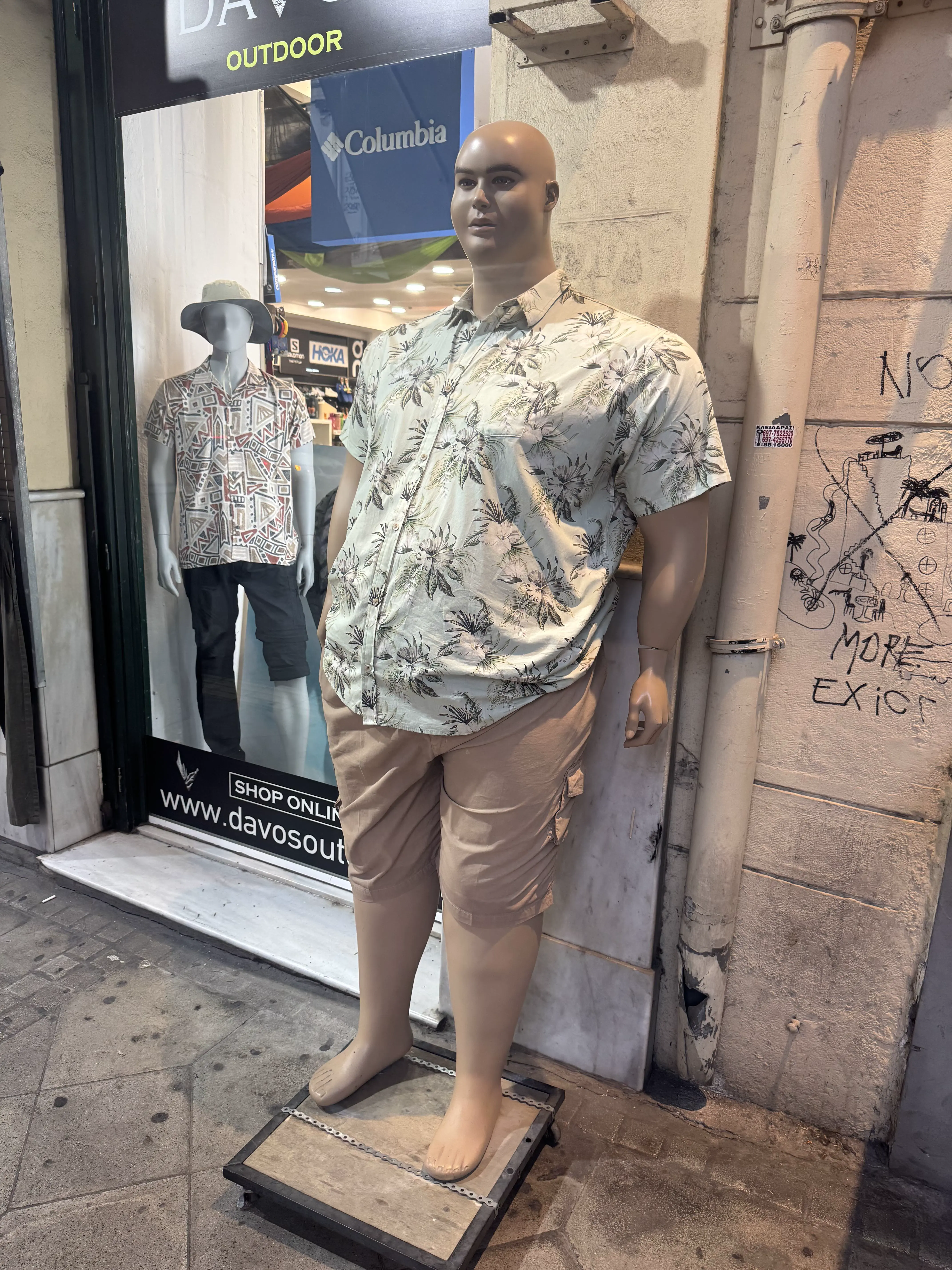 7 Hilariously Massive Oddities That Will Blow Your Mind! đ€Żđ 10 Absolute Units of a mannequin