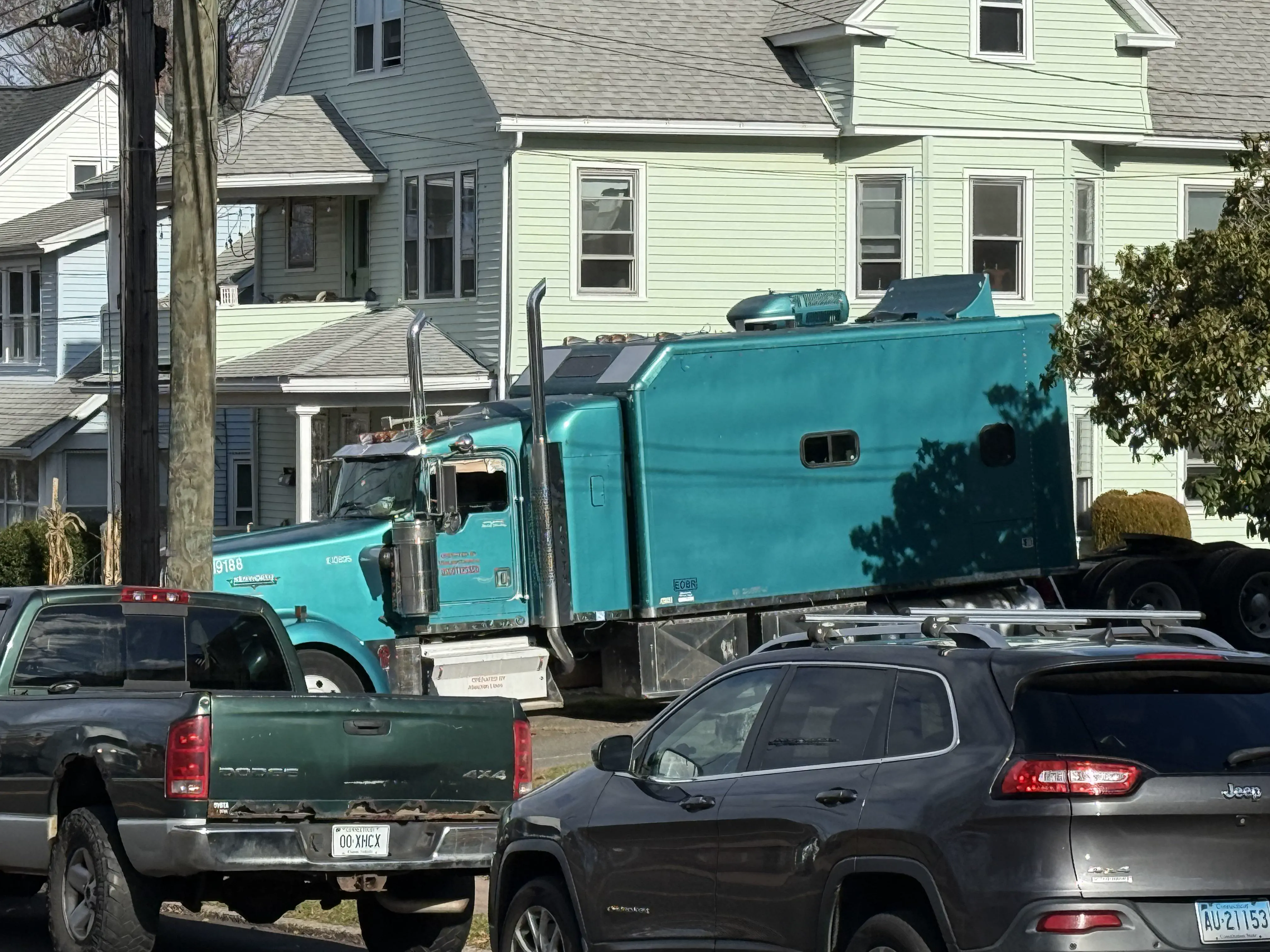 12 Astonishing Units That Will Redefine Your Perspective! đ 22 Absolute Units of a sleeper cab