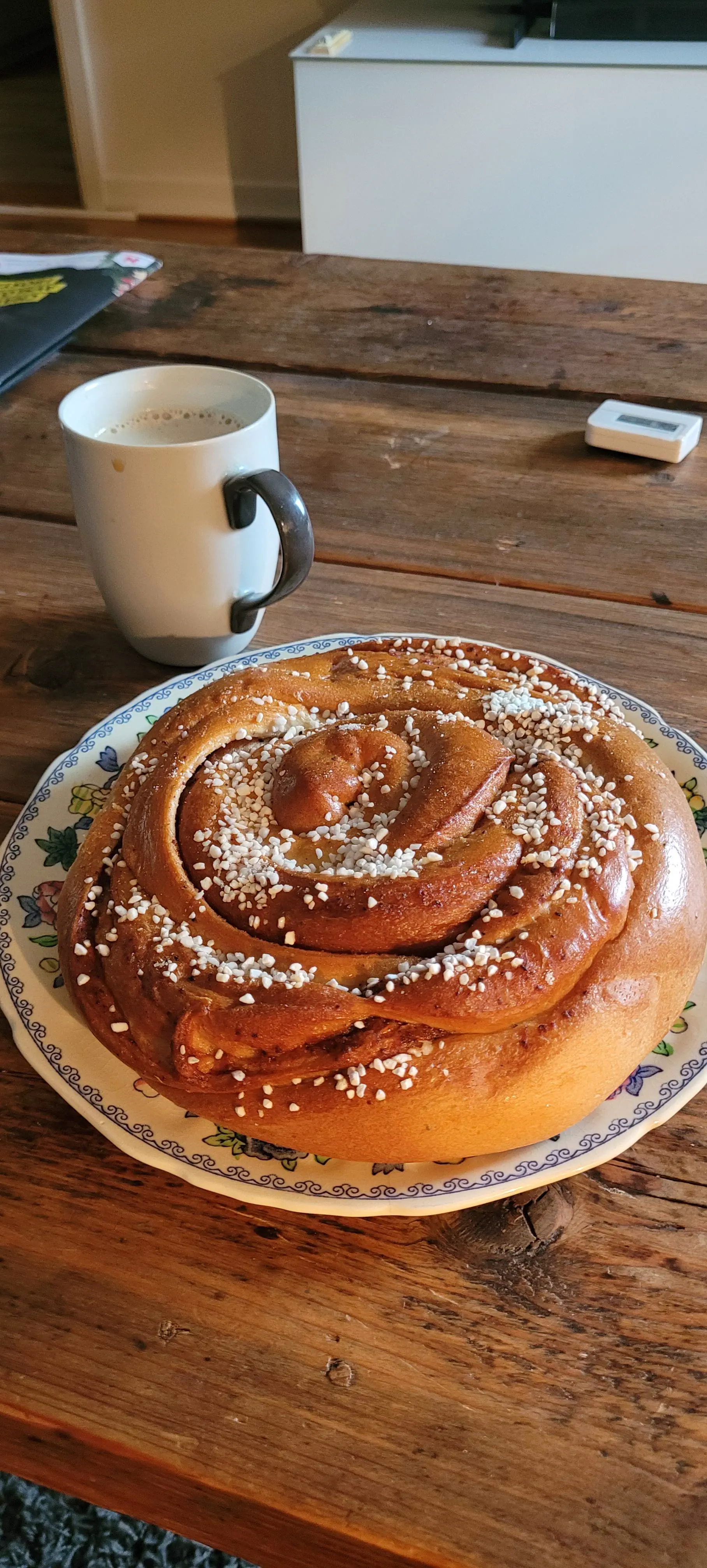 12 Astonishing Units That Will Redefine Your Perspective! đ 26 Absolute Units of I bought myself a quite big cinnamon roll today