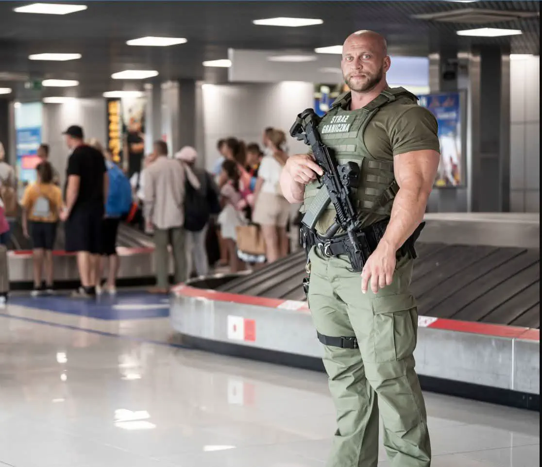 13 Astonishing Absolute Units That Will Blow Your Mind! 🌍🤯 24 Absolute Units of Polish Junior Warrant Officer at Jasionka Airport - main logistics hub for NATO help to Ukraine