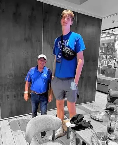10 Epic Oversized Wonders You Have to Discover! 🐾✨ 13 Absolute Units of a basketball player