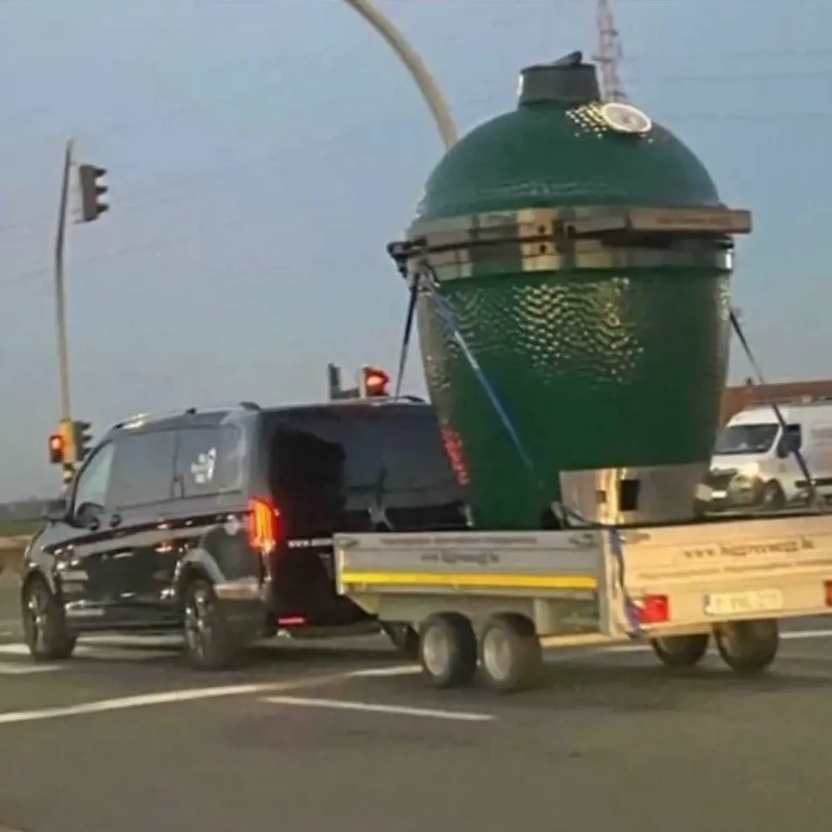 Unveiling 11 Unbelievable Oddities That Defy Size Norms! đđ 24 Absolute Units of a Big Green Egg grill