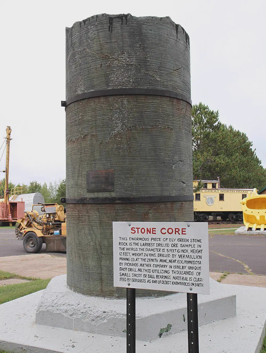 12 Huge Icons Redefining What Massive Truly Means! 🌍🐾 21 Absolute Units of a drilling core