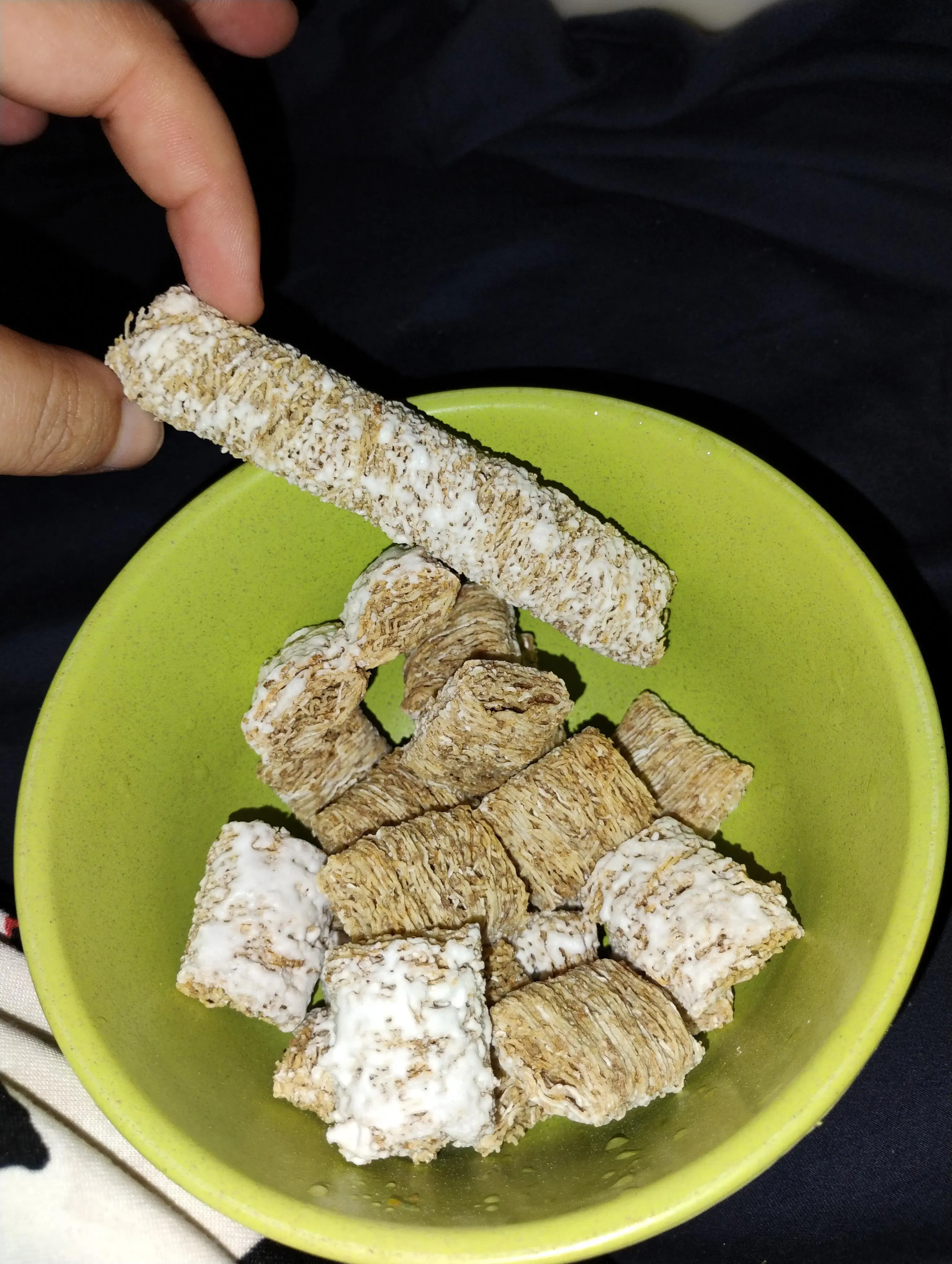 15 Mind-Blowing Oddities That Defy Size Expectations! 🔍🤯 27 Absolute Units of a frosted mini wheats