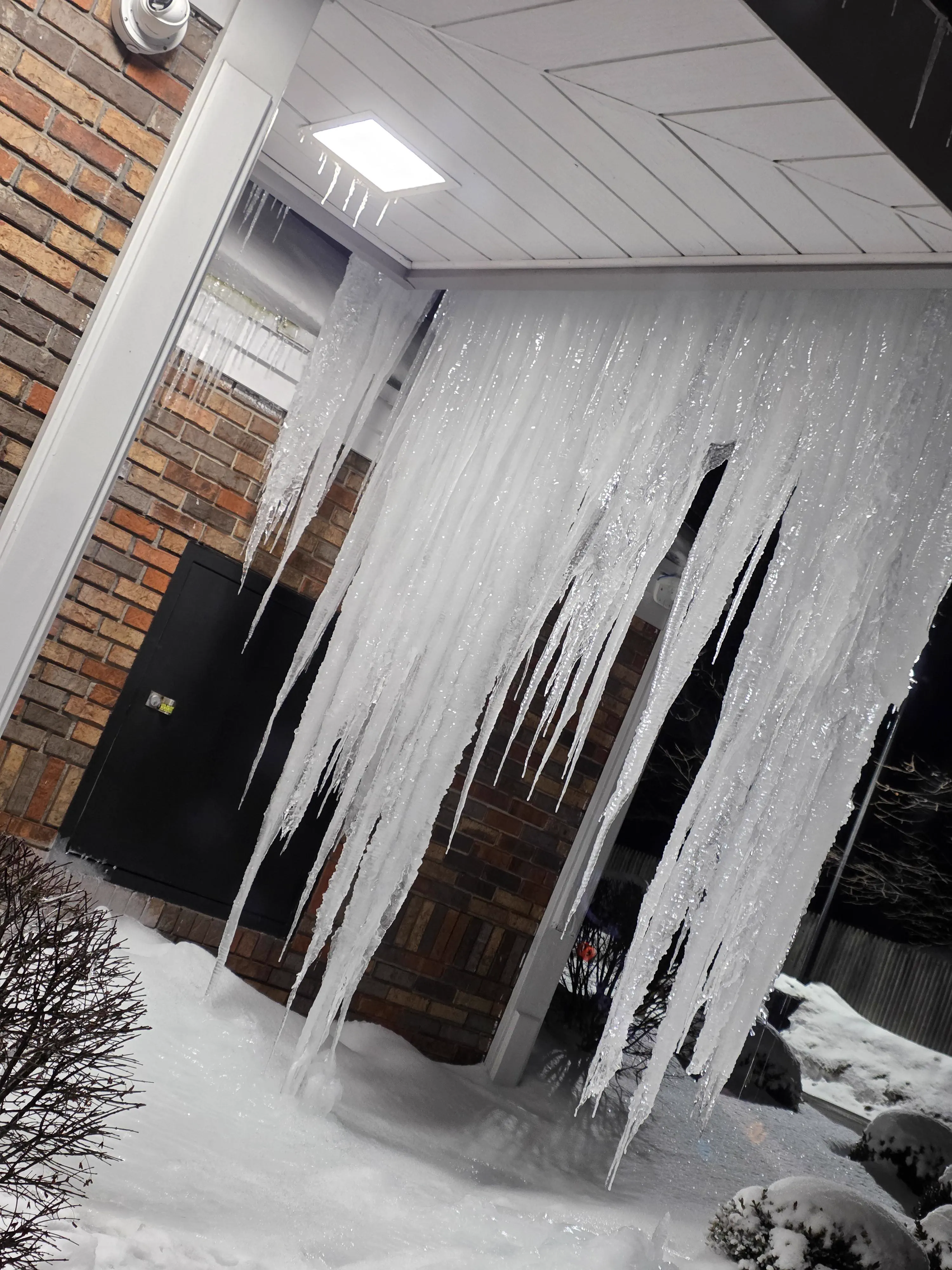 9 Hilarious Absolute Units That Will Leave You Laughing! đ 12 Absolute Units of a icicle