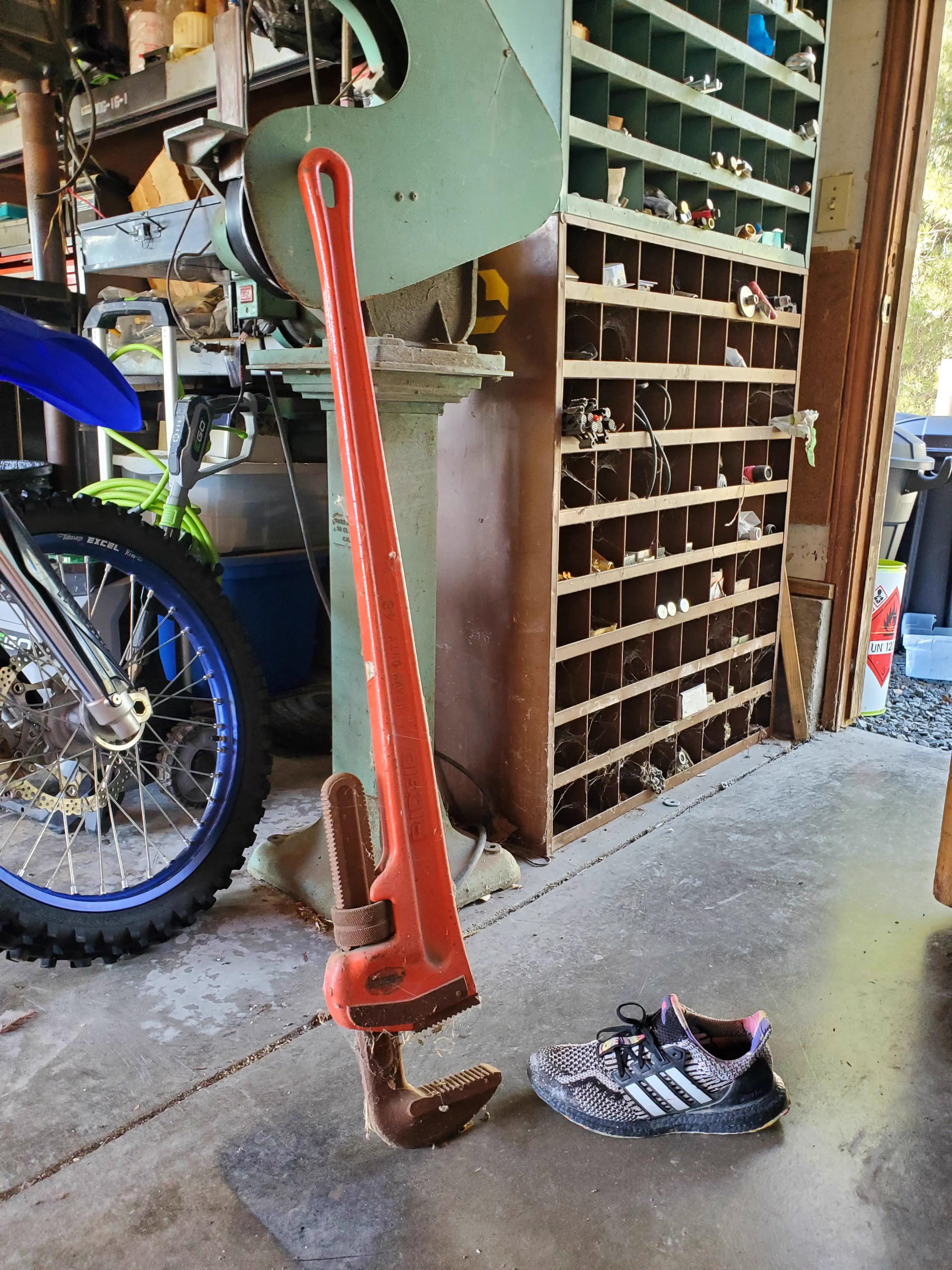 9 Hilarious Absolute Units That Will Leave You Laughing! đ 17 Absolute Units of a pipe wrench