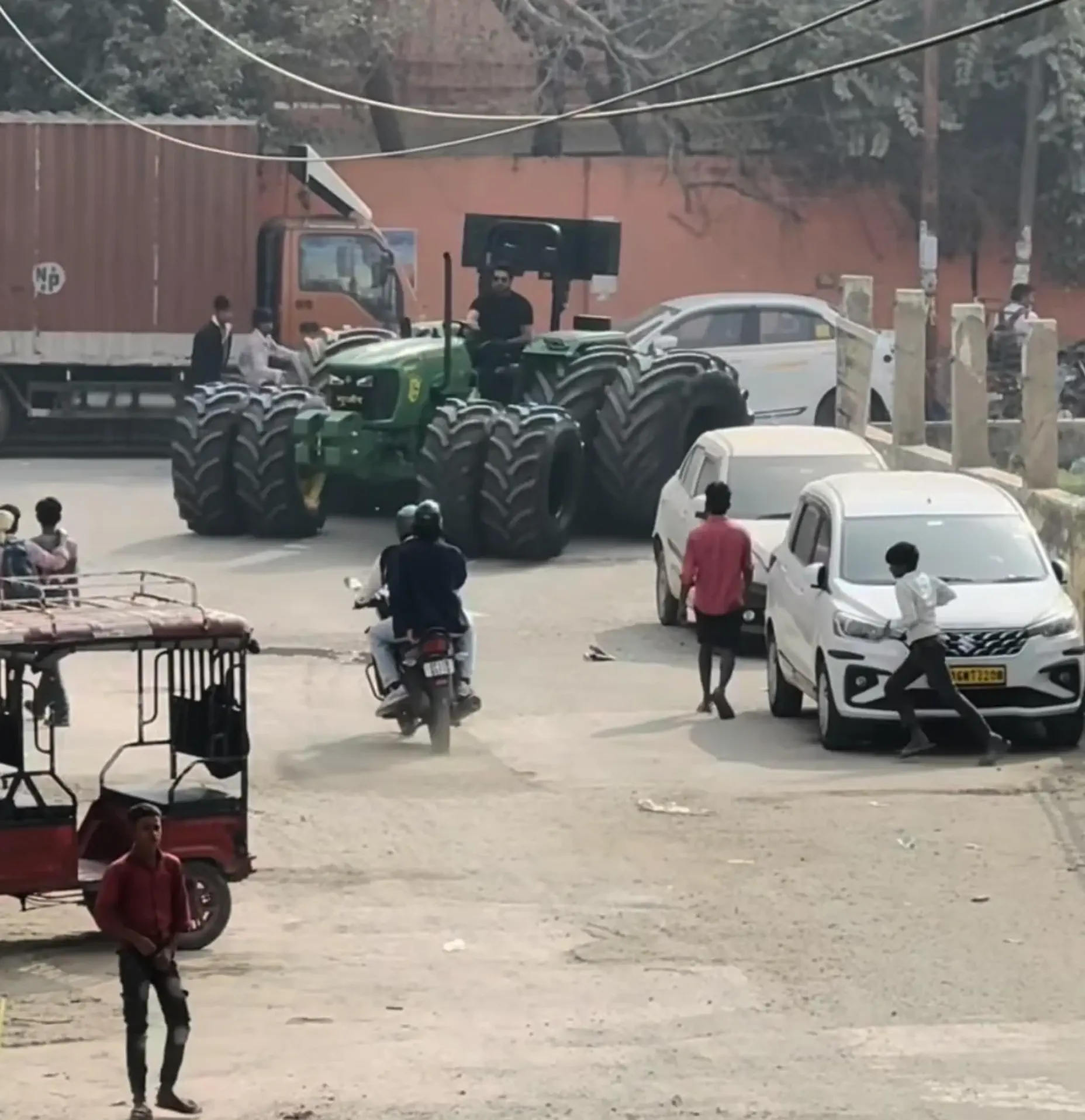 12 Unforgettable Absolute Units Redefining 'Massive'! đ 17 Absolute Units of a Tractor