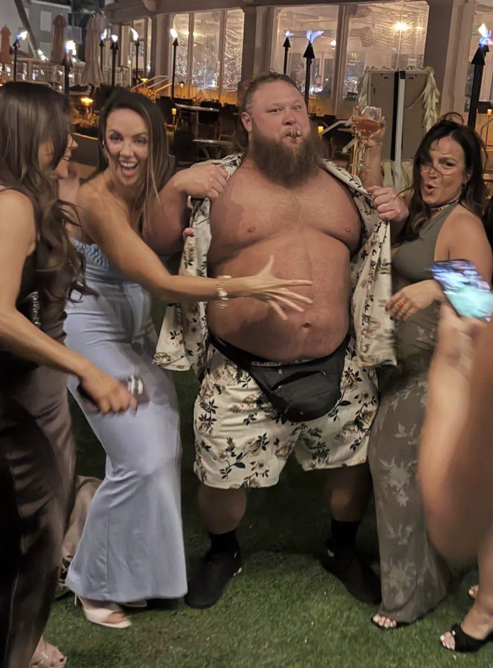 Unveiling 11 Unbelievable Oddities That Defy Size Norms! đđ 23 Absolute Units of a wrestler (WWE Star Otis)