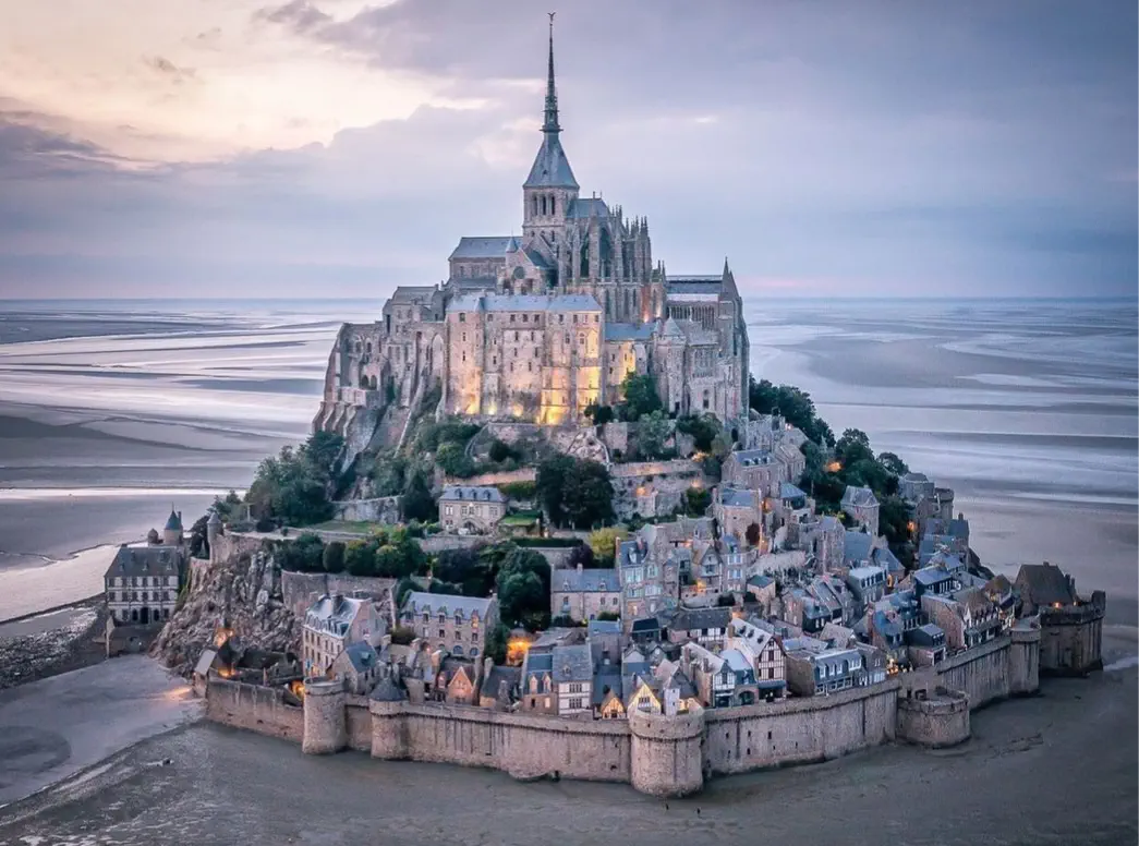 Nobody Was Ready for These 10 Absolute Units đ« 18 Absolute units of a massive abbey with colossal architecture