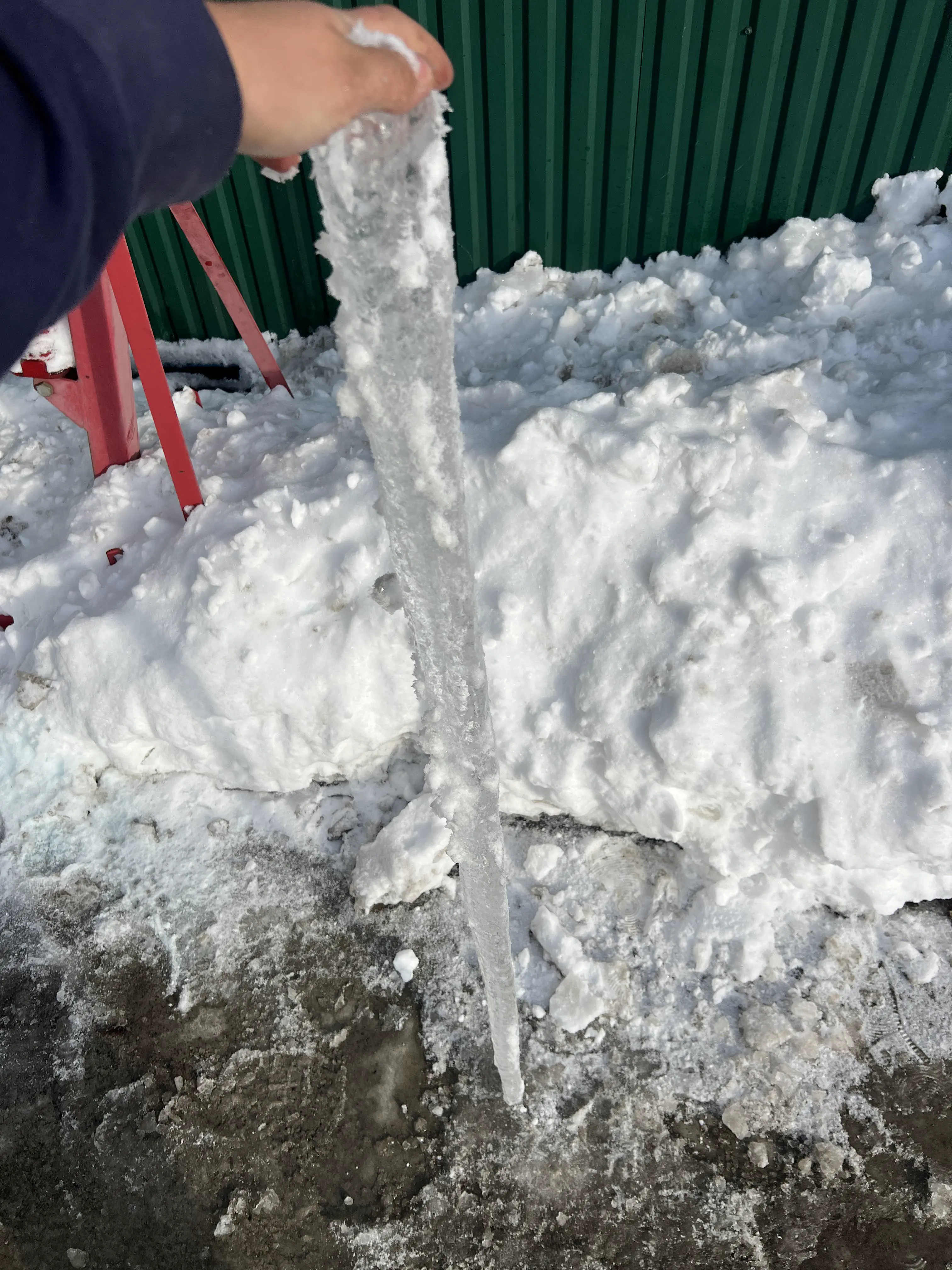 6 Mind-Blowing Oddities That Redefine Size Expectations! 🌟🤯 13 Absolute Units of an icicle