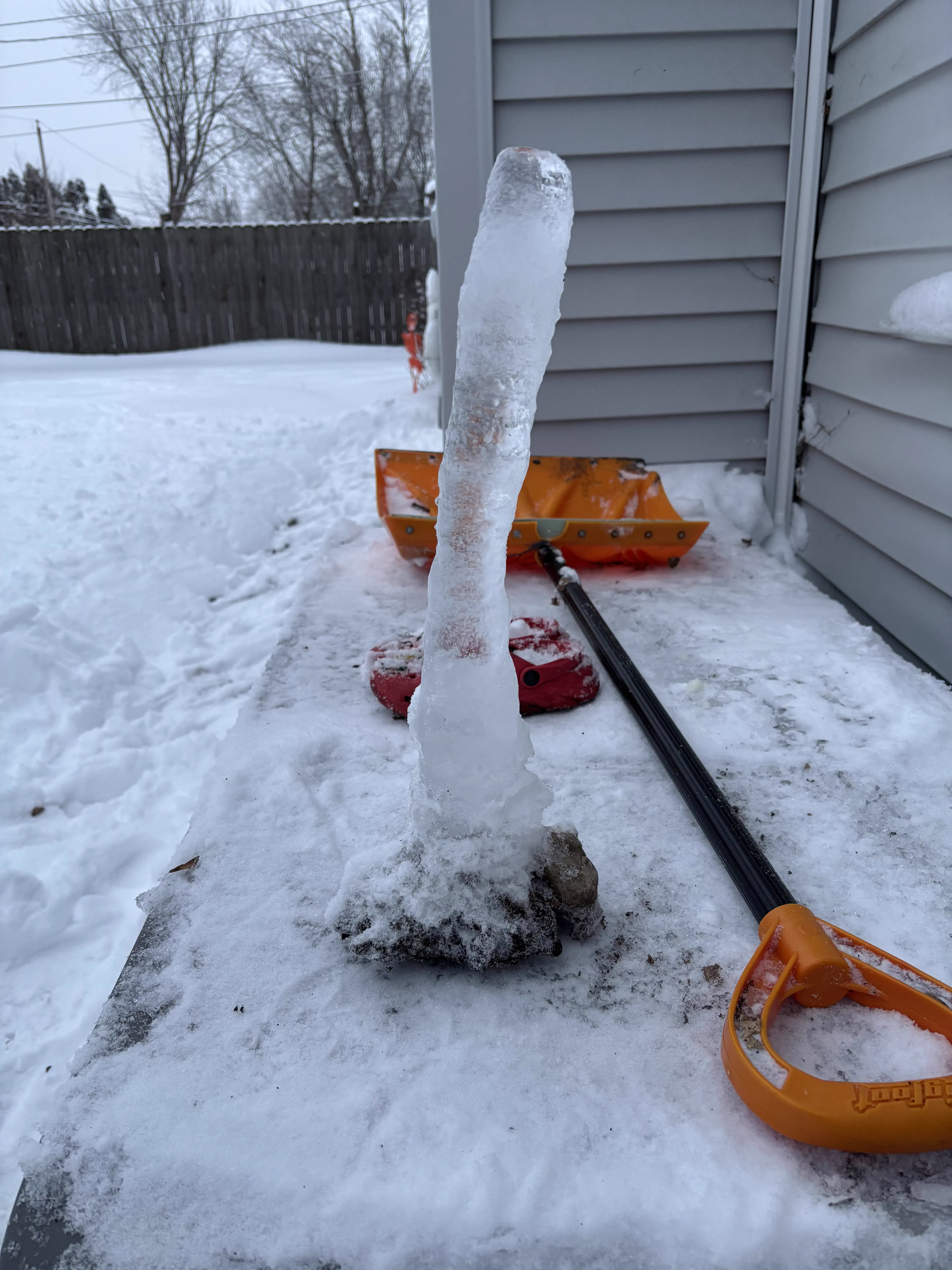 12 Huge Icons Redefining What Massive Truly Means! 🌍🐾 13 Absolute Units of an icicle