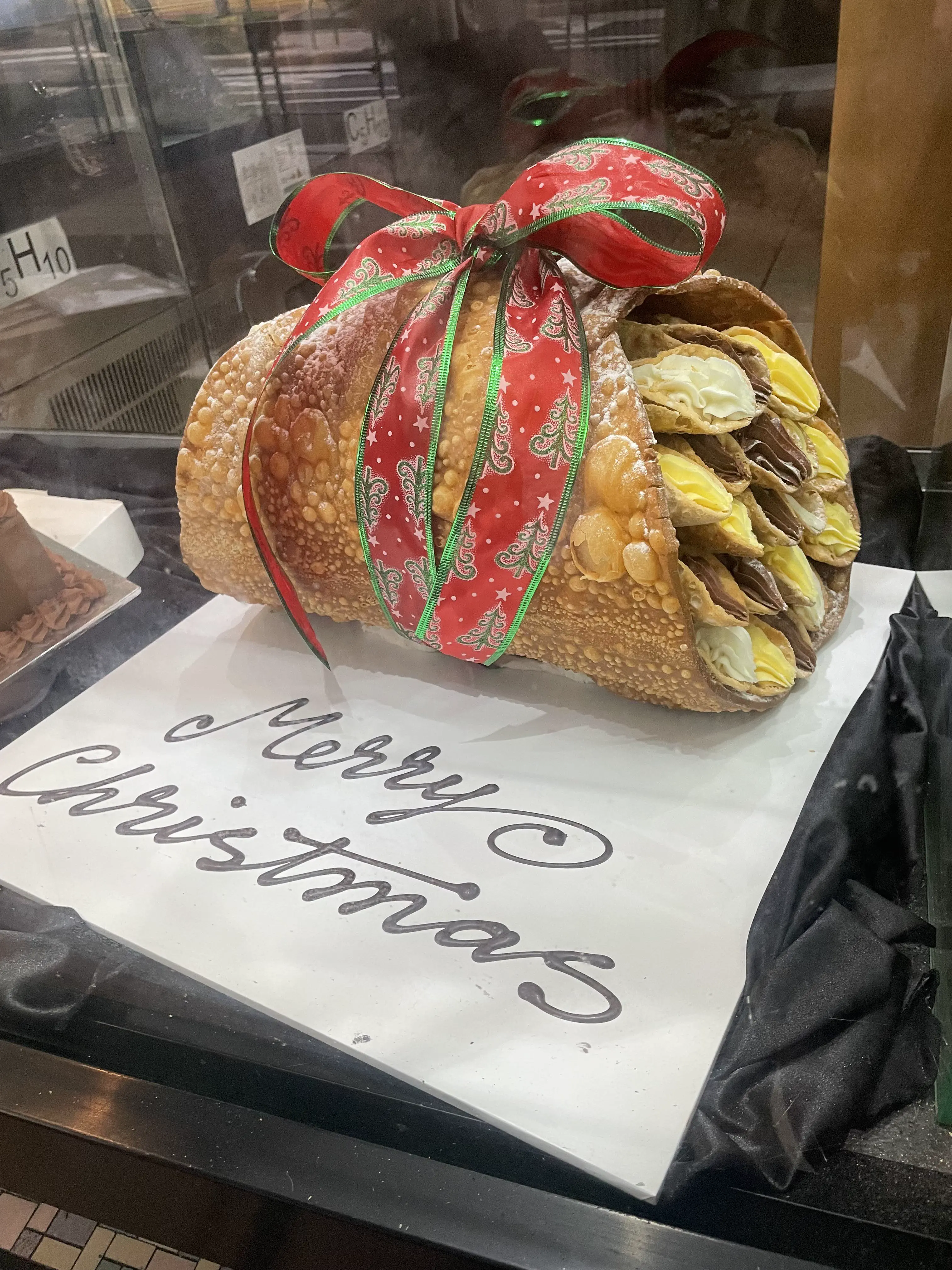 Unveiling 12 Enormous Oddities That Challenge Size Norms! đ 15 Absolute Units of cannoli