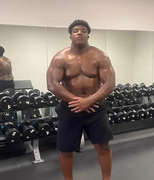 We Found 11 Things That Have No Right Being This Big đ« 13 absolute units 14 year old 61 300lb football recruit tyler parker