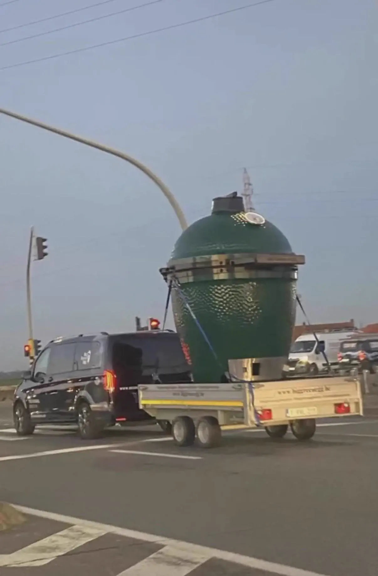 The 13 Most Enormous Beings Online That Will Blow Your Mind 🤯 16 Absolute Units of a big green egg smoker