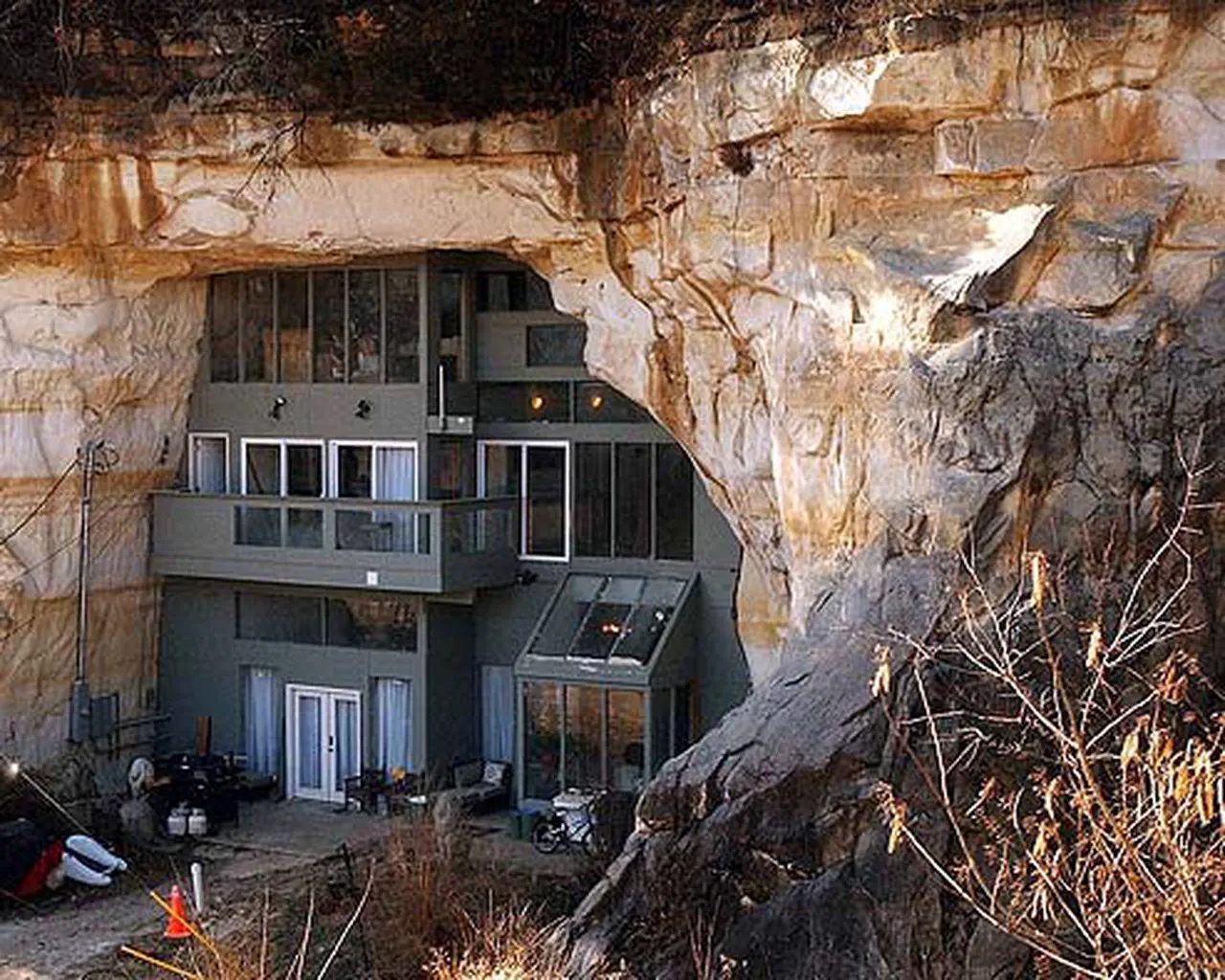 We Found 11 Things That Have No Right Being This Big đ« 20 Absolute Units of a cave house.