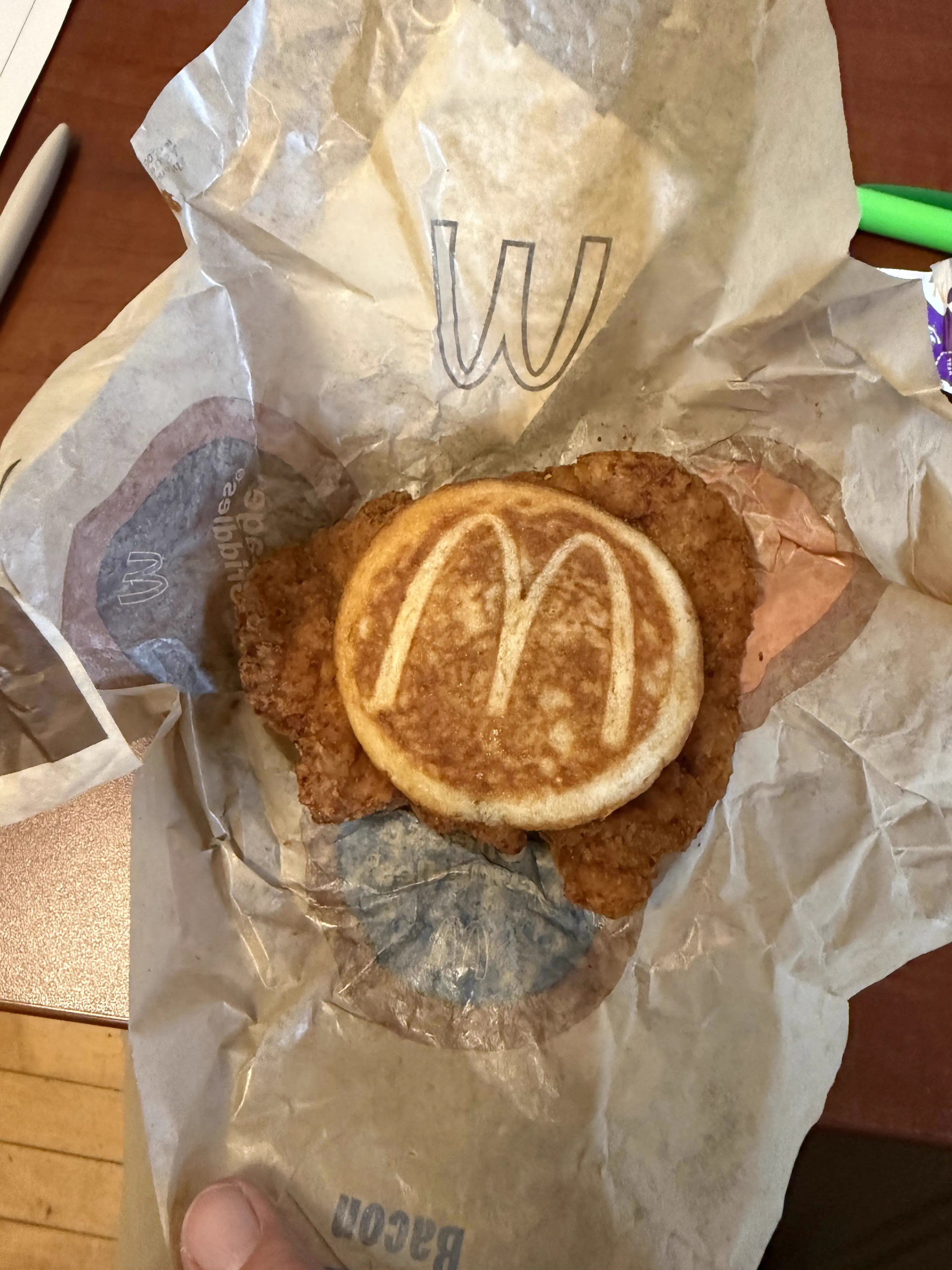 11 Oversized Finds That Shattered Our Reality đ« 21 Oversized Chicken McGriddle that is way bigger than normal