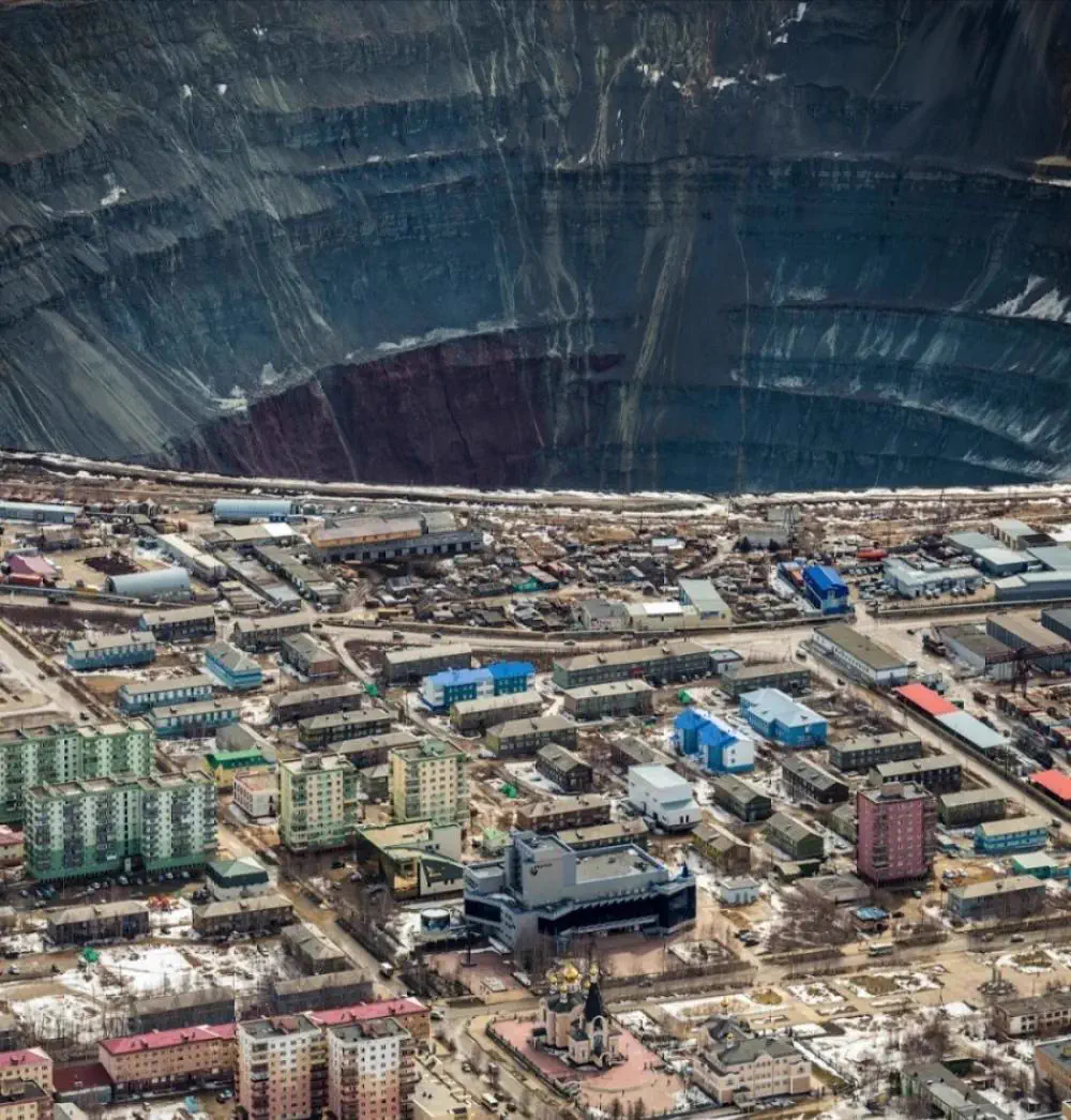 Why Are These 10 Things So Absurdly Massive?𫣠17 Absolute Units of a diamond mine