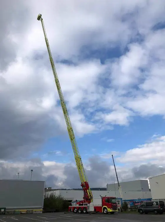 POV: You vs These 9 Absolute Tanks đ« 20 An extremely long fire truck ladder extended to full height