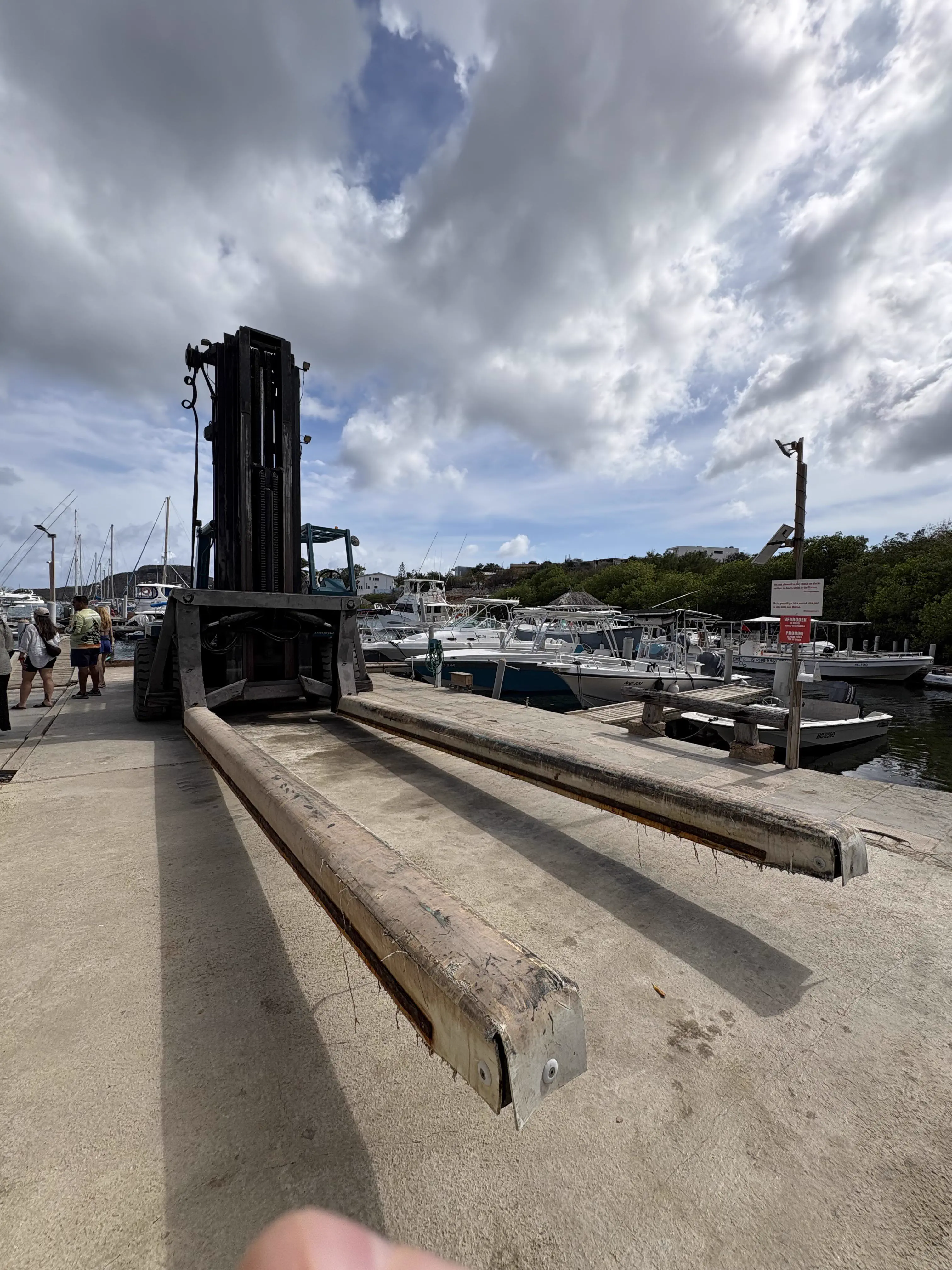 POV: You vs These 9 Absolute Tanks đ« 18 An absolutely massive industrial forklift vehicle