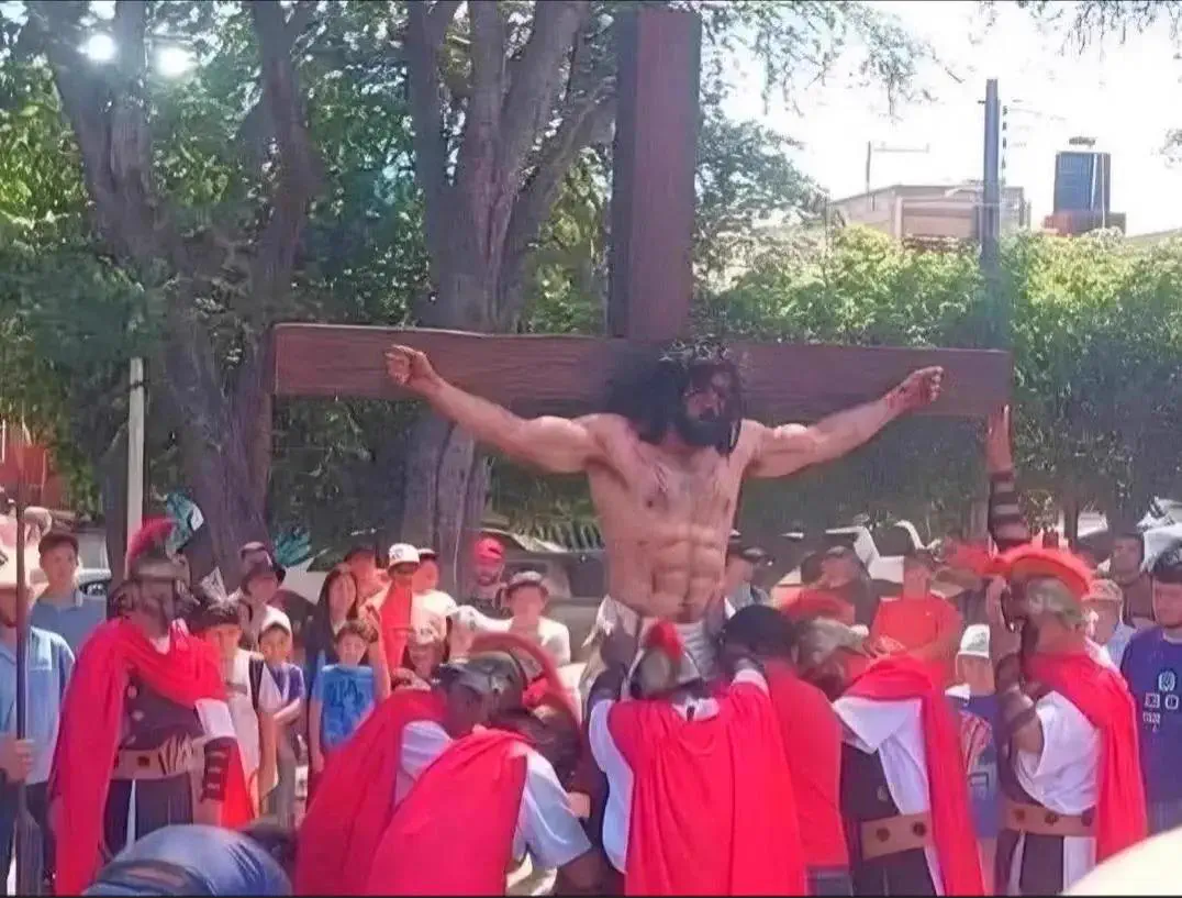 POV: You vs These 9 Absolute Tanks đ« 15 A massive Jesus statue towering over everything