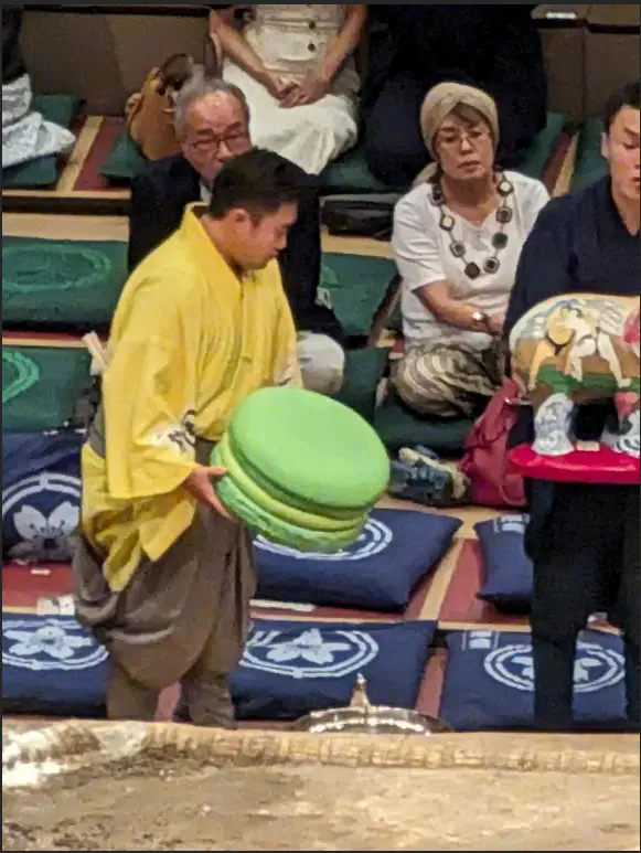 7 Chonky Units That Snapped Our Sense of Scale đ« 10 Absolute Units of a macaroon