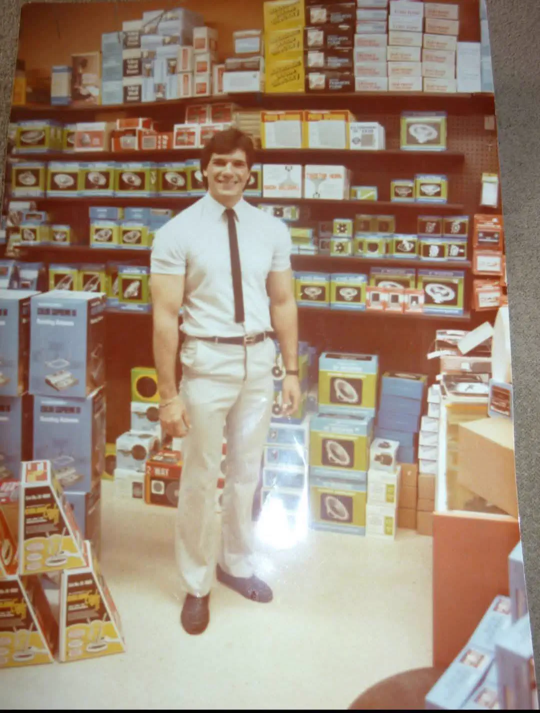 The 13 Most Enormous Beings Online That Will Blow Your Mind 🤯 27 Absolute Units of a Radio Shack manager from 1980