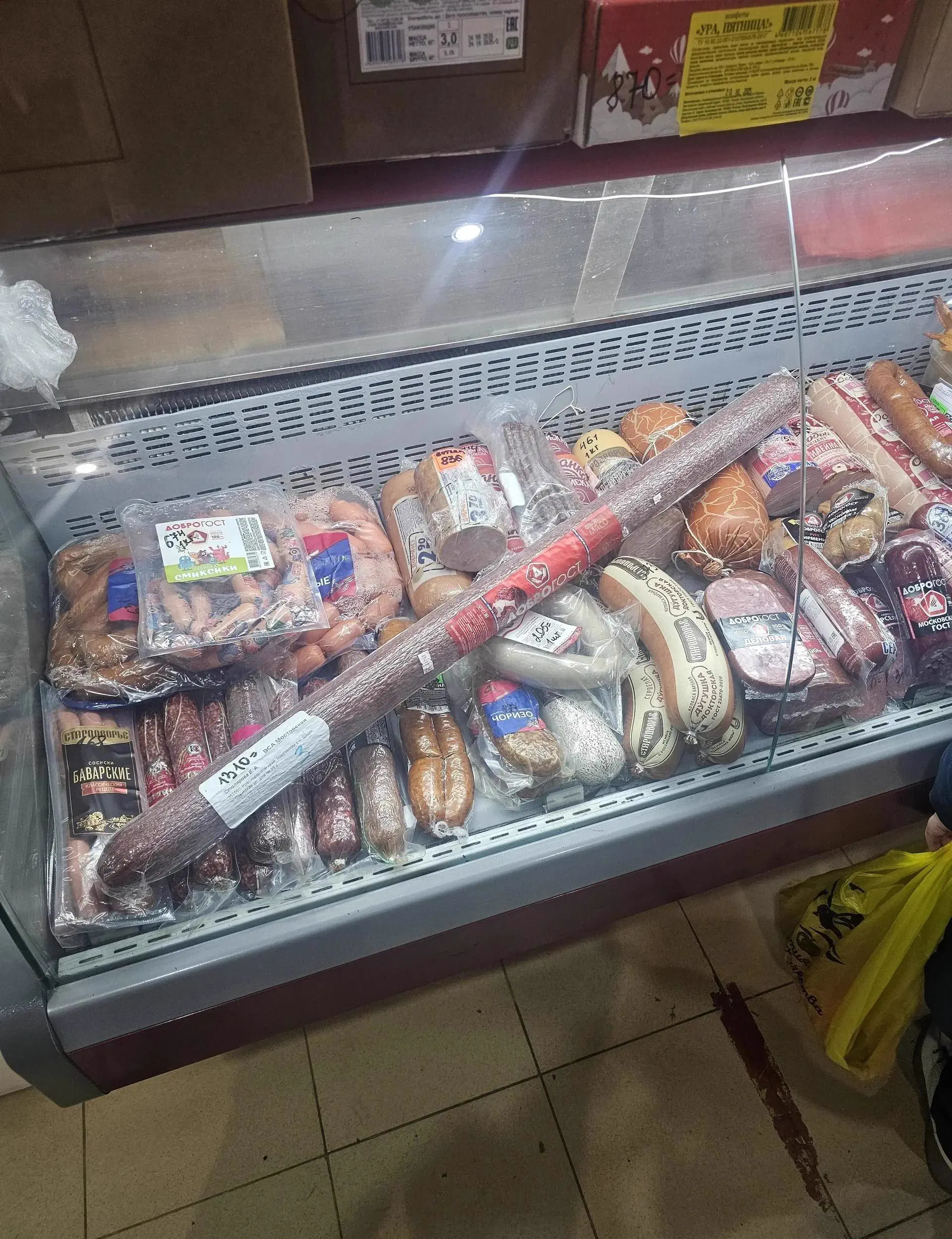 11 Oversized Finds That Shattered Our Reality đ« 18 Comically oversized sausage that defies normal proportions