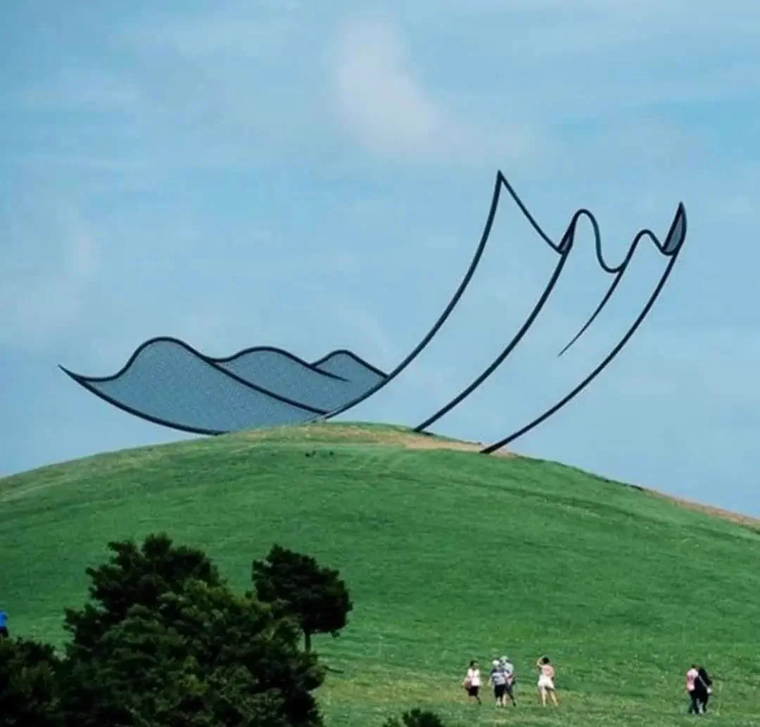 The 8 Most Enormous Beings the Internet Couldn't Scale đ« 18 Absolute Units of a sculpture in New Zealand