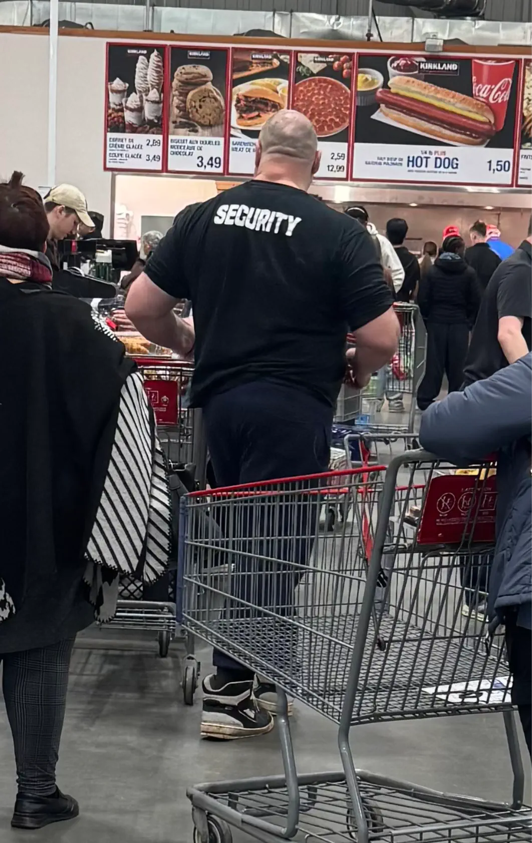 11 Oversized Finds That Shattered Our Reality đ« 19 Massive security guard who is an absolute unit of a human