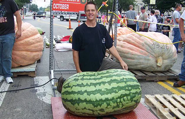 We Found 14 Chonky Wonders That Defy Logic and Shock Fans 😲 21 Absolute Units of a Watermelon