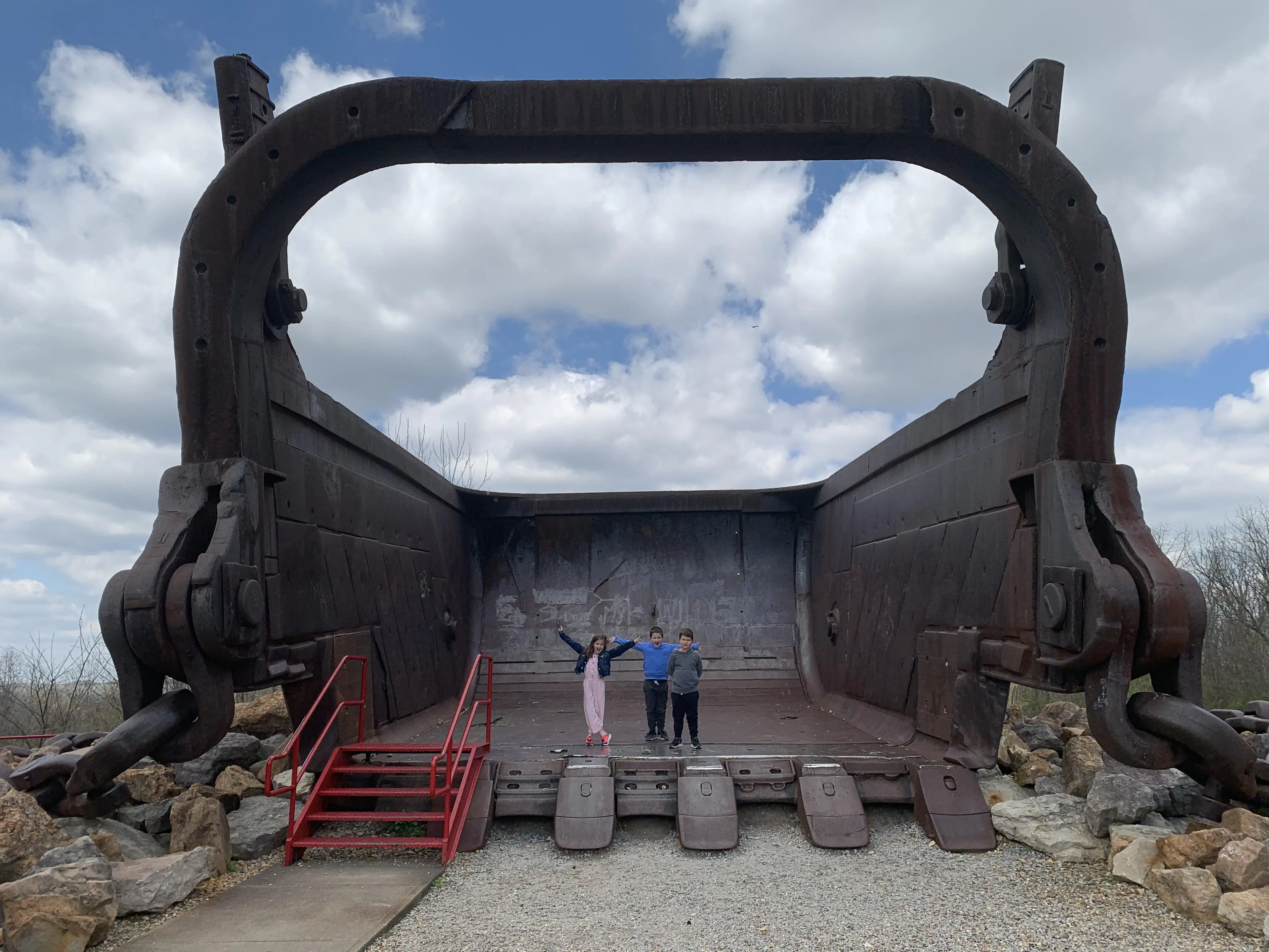 The 8 Most Enormous Beings the Internet Couldn't Scale đ« 16 Absolute Units of an excavator bucket.