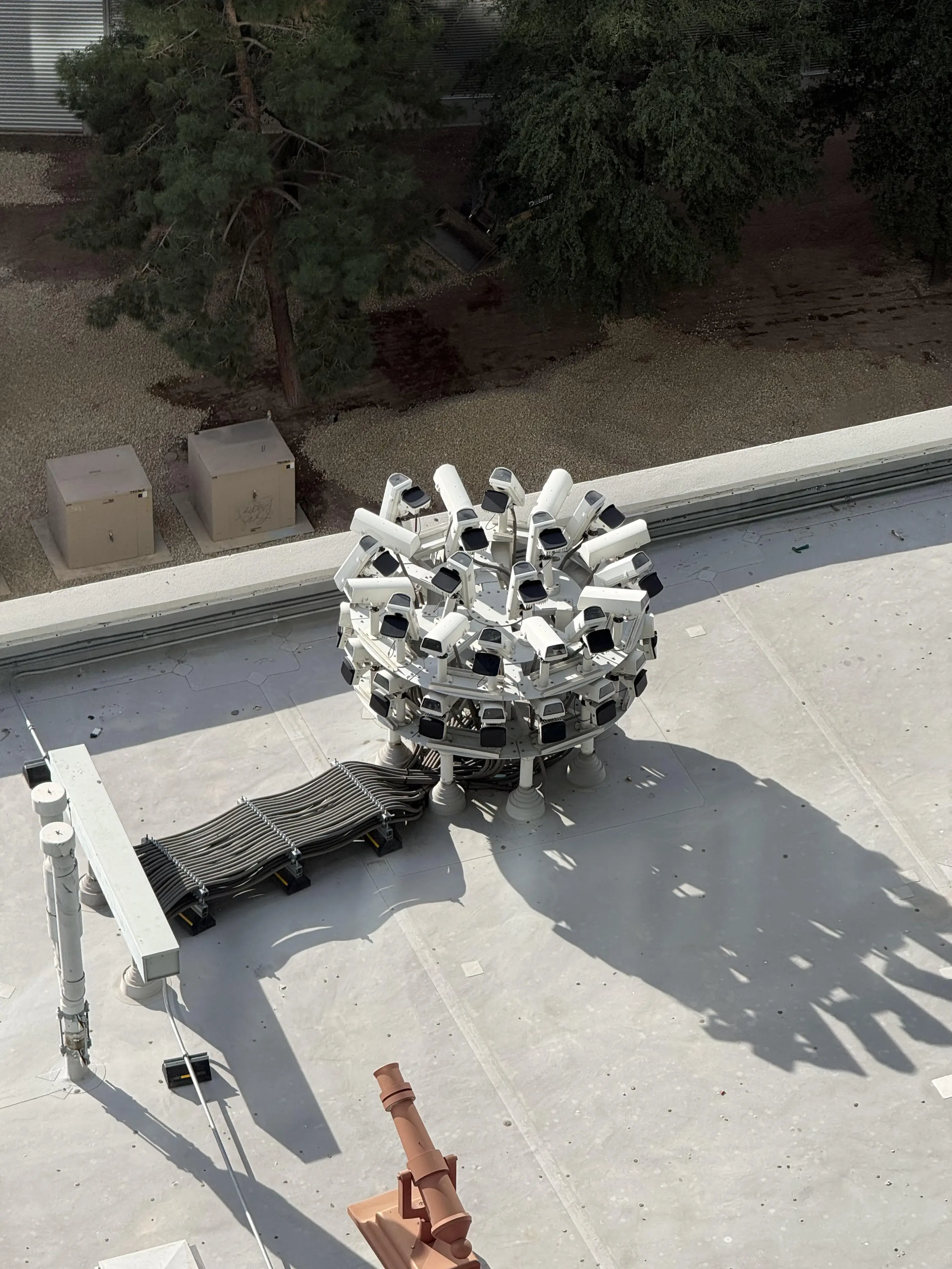 14 Big Boys That Stole Our Hearts and Broke the Scale đ« 29 Absolute Units of an security camera installation