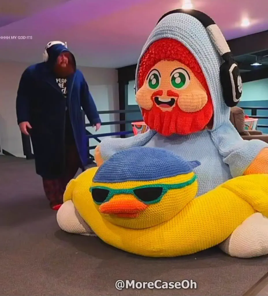 We Found 8 Things That Have No Business Being This Big đ« 17 CaseOh being an absolute unit
