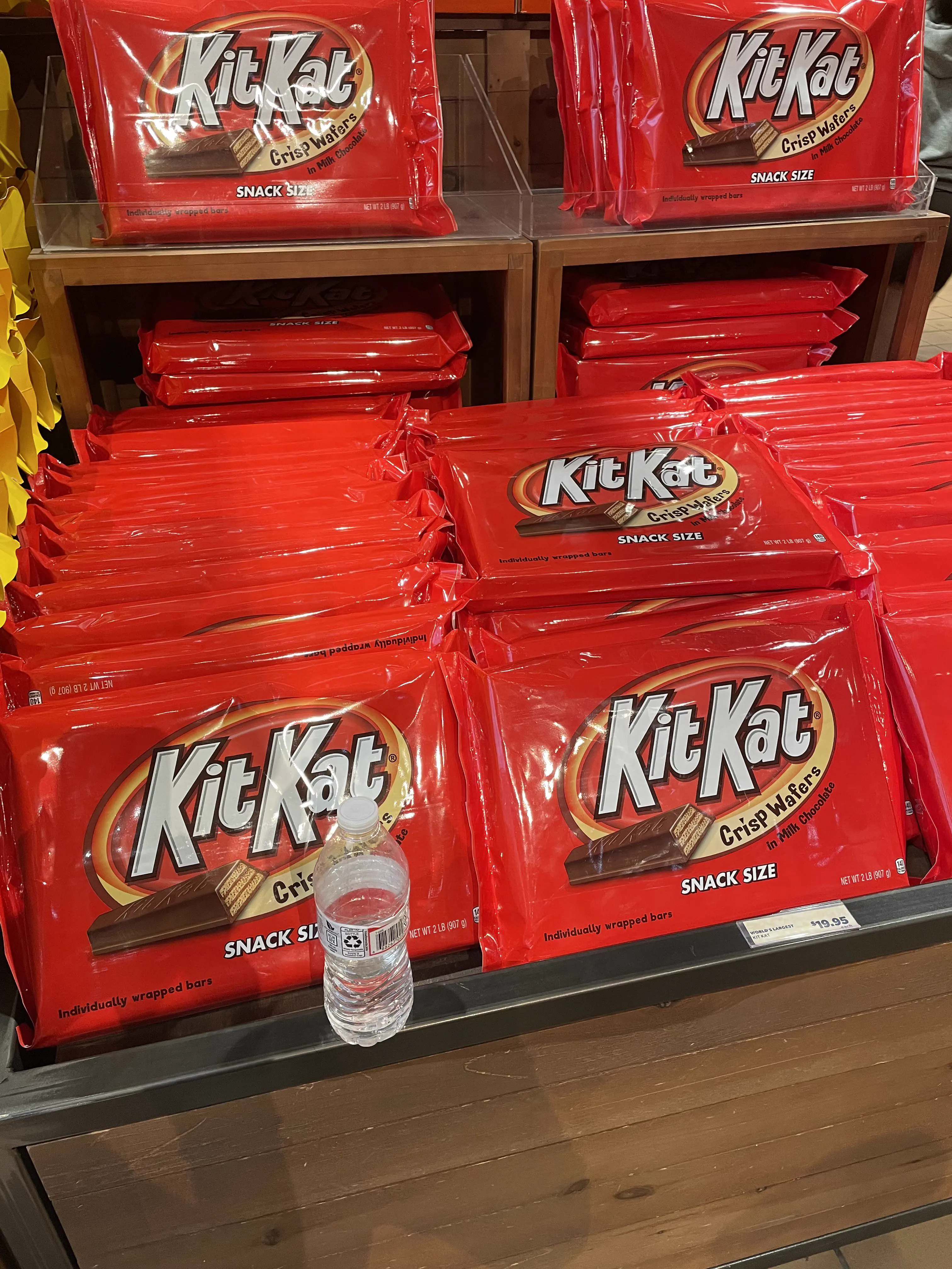 6 Absolute Units We Found That Defy All Logic đ« 13 Absolute Units of kit-kat bars