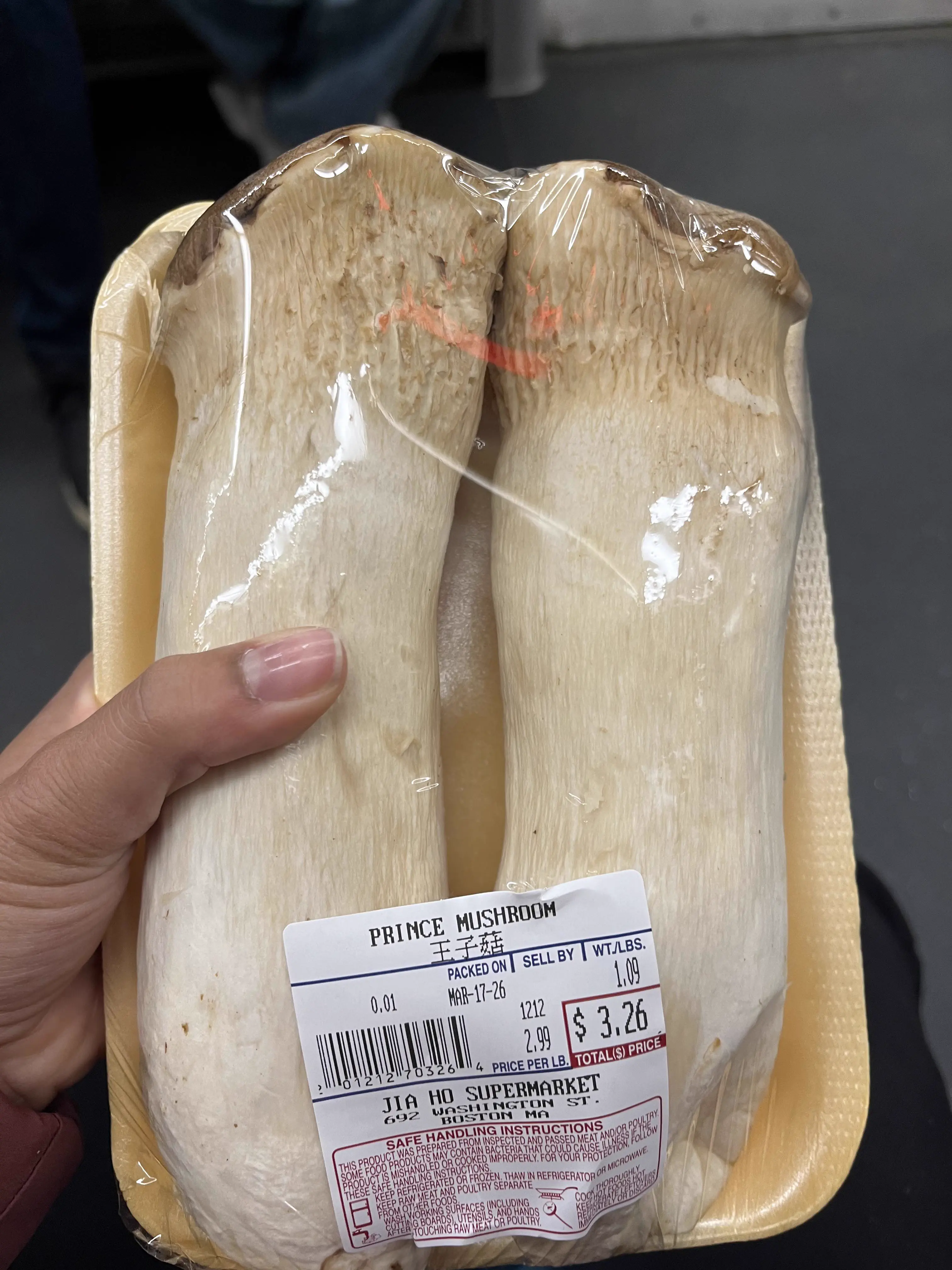 The 12 Chonkiest Units the Internet Couldn't Handle đ« 21 Absolute Units of mushrooms found in my local Chinese grocery store
