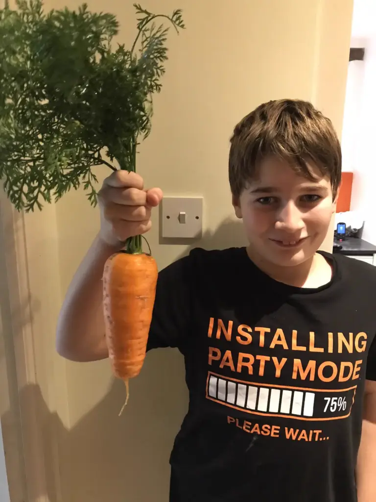 The 8 Most Enormous Beings the Internet Couldn't Scale đ« 10 absolute units this carrot me and my mum grew