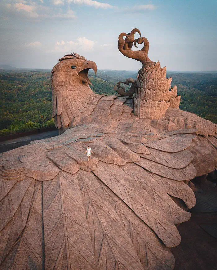 Why Are These 9 Giants So Absurdly Built?đ« 19 Gigantic bird sculpture towering over its surroundings