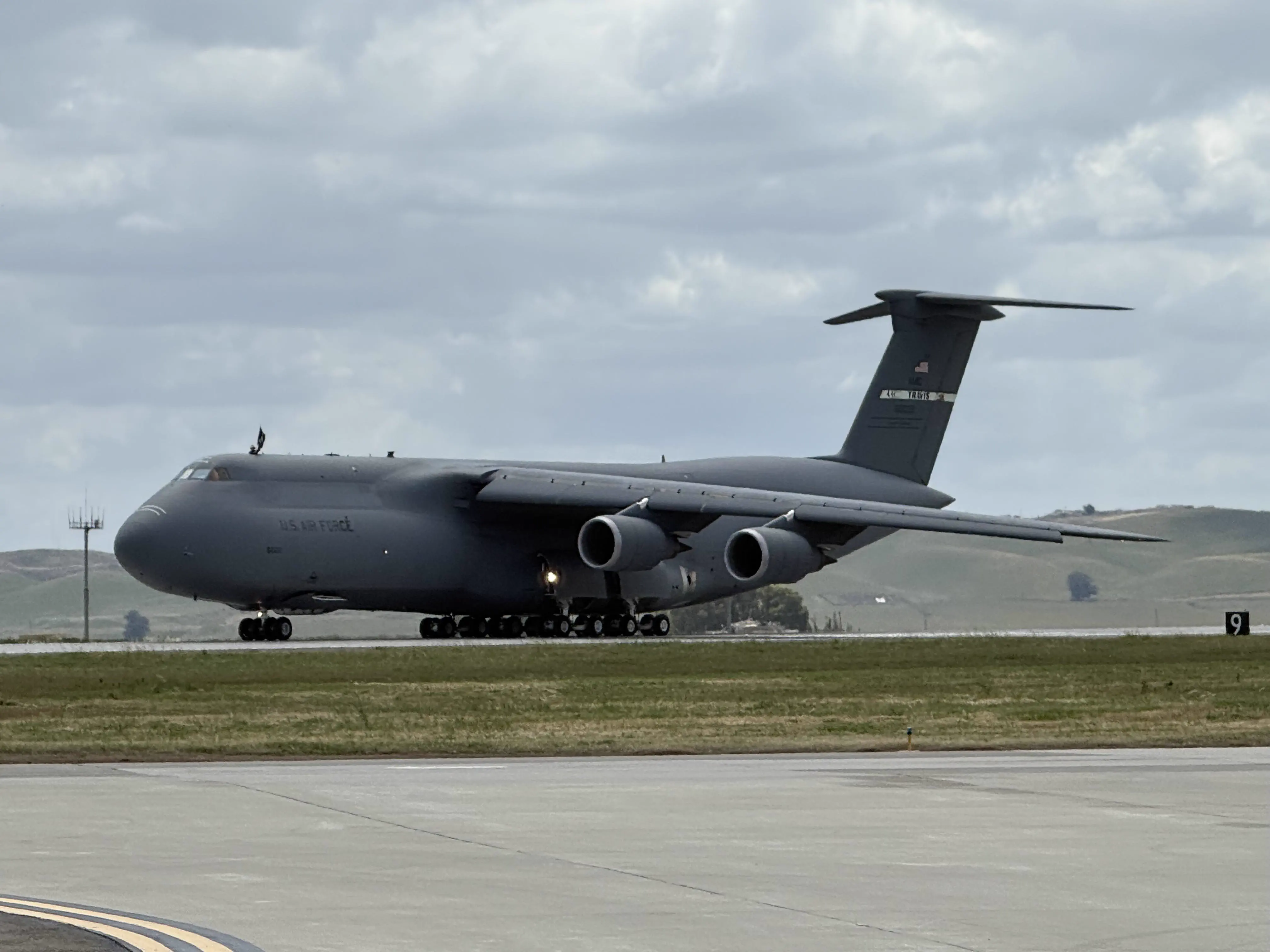Why Are These 9 Giants So Absurdly Built?đ« 16 Colossal cargo plane dwarfing everything on the tarmac