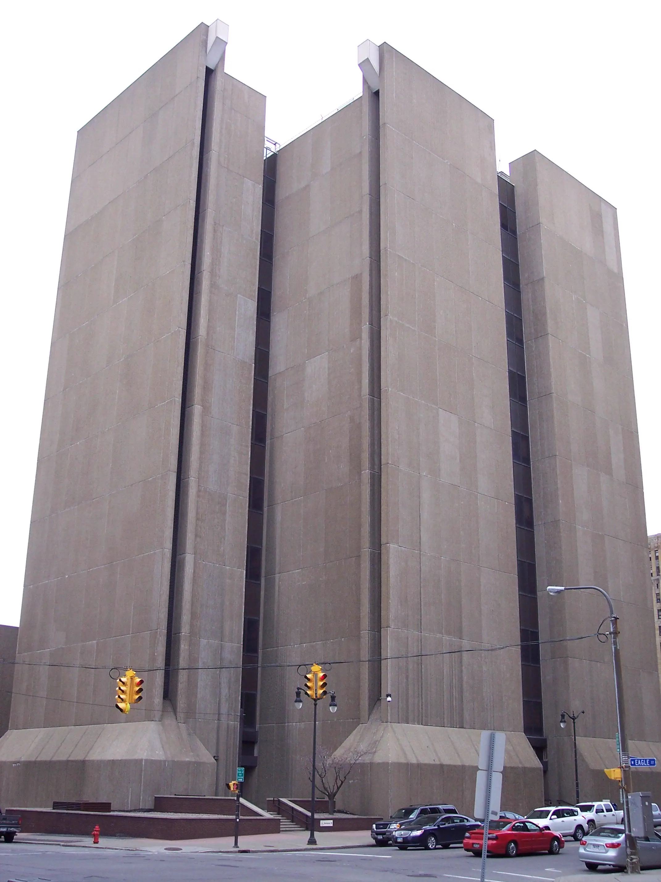 PUNCH: 13 Giants That Made Reality Hit Different đ« 21 Colossal court building